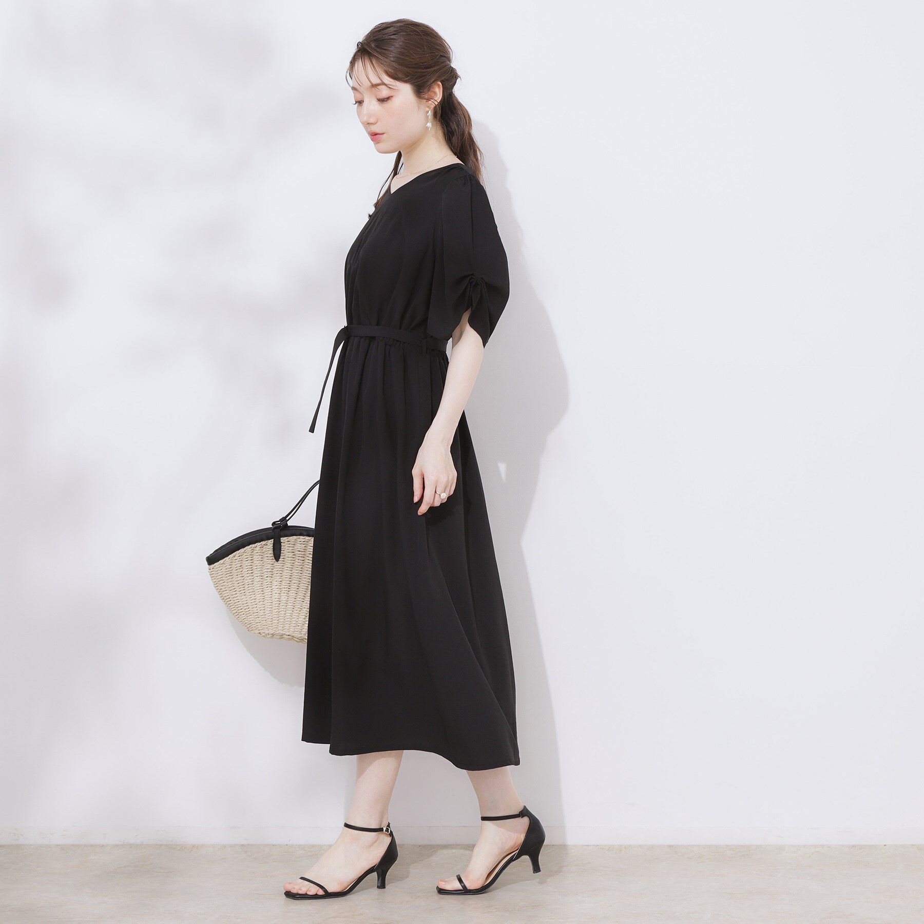 Couture broach「【マシンウォッシャブル・二の腕カバー】ウエストベルトVネックワンピース」|ワンピース|