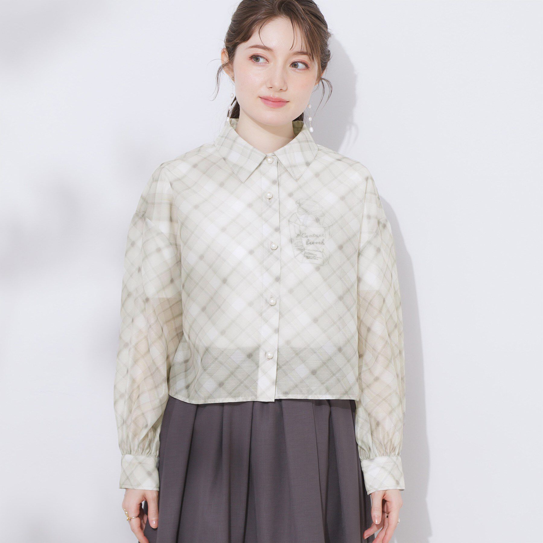 Couture broach「【洗える・秋まで使える】パール調ボタンシアーシャツ」|シャツ・ブラウス|