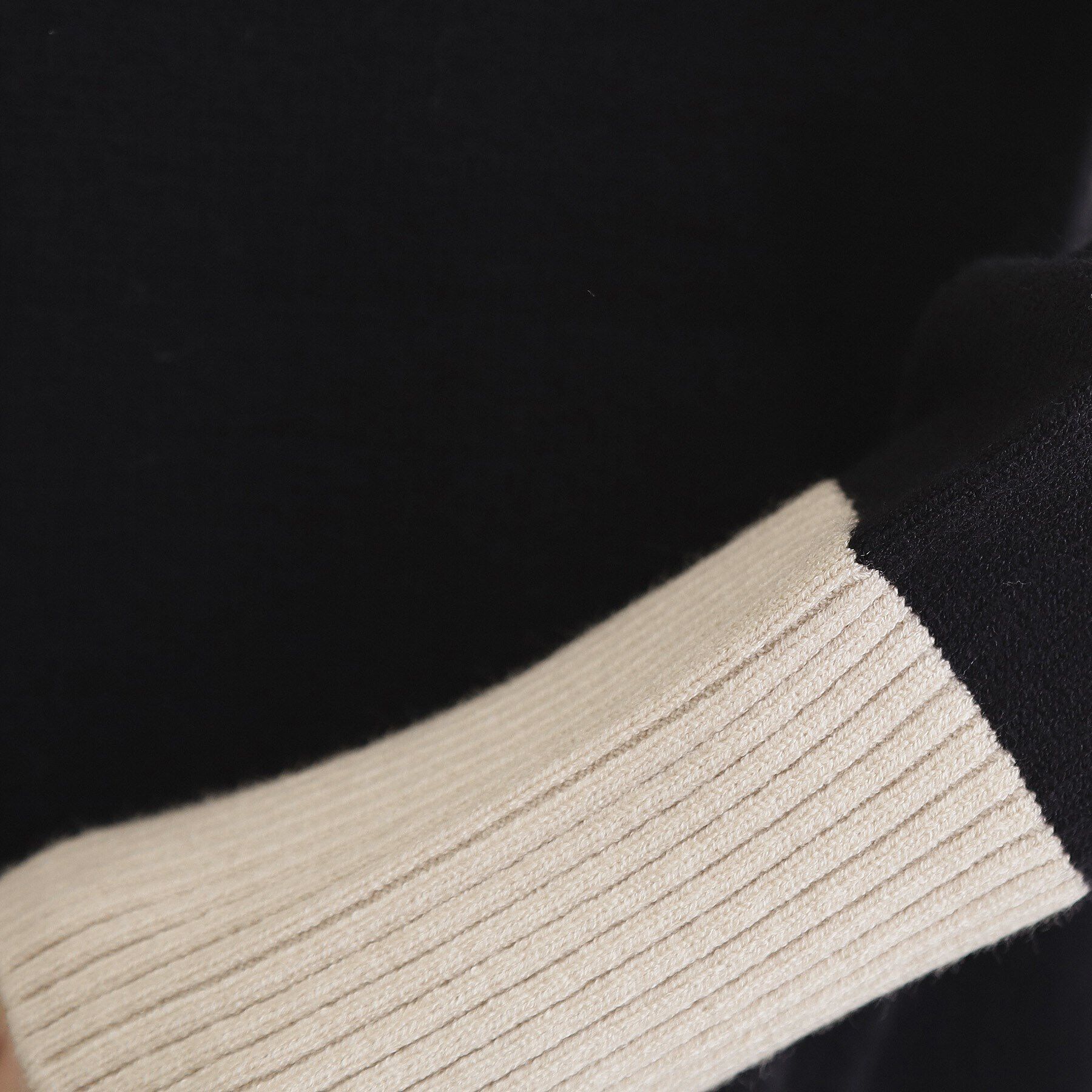 THE SHOP TK「【毛玉になりにくい／静電気防止】配色肩ボタンハイネックニット／洗える」|ニット・セーター|