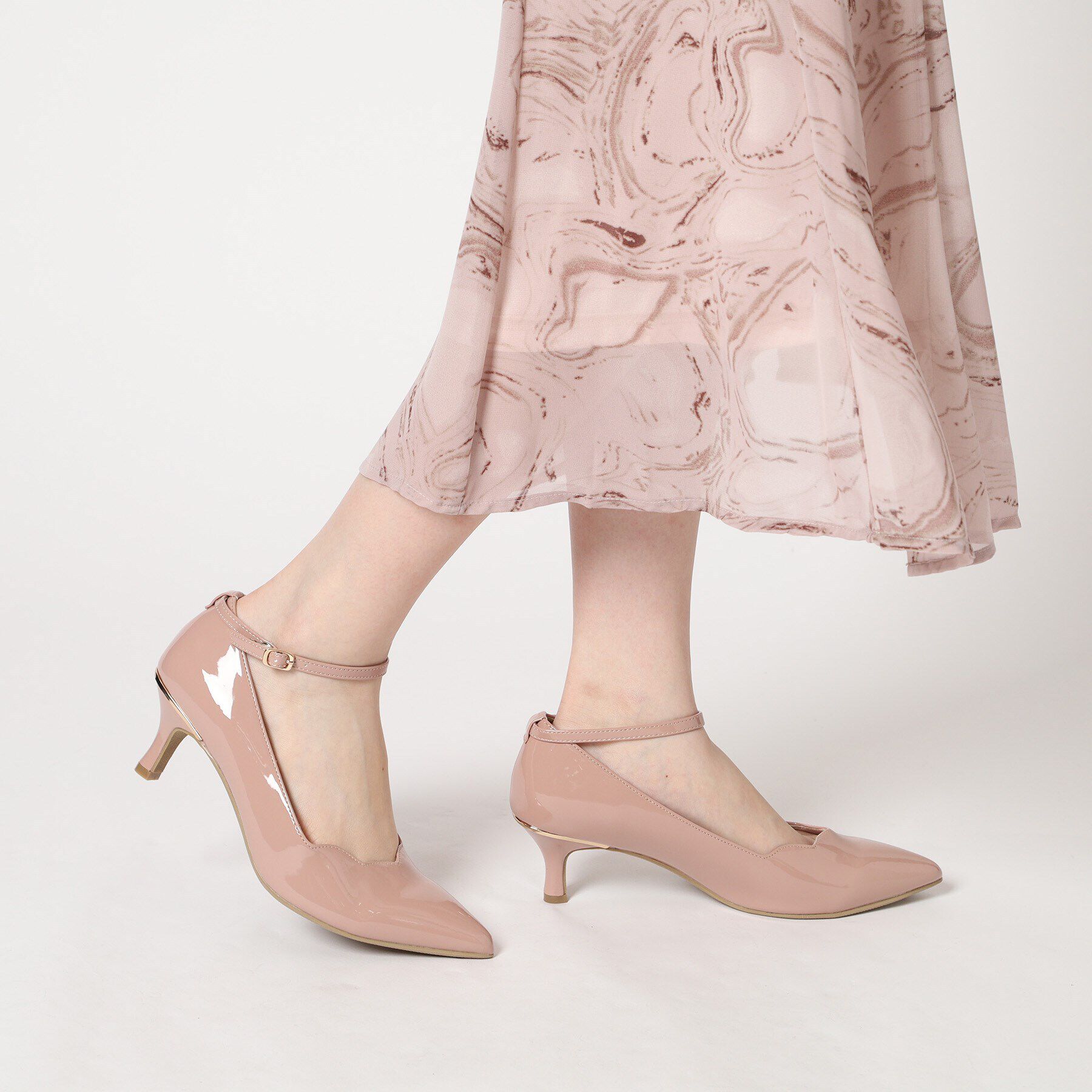 ESPERANZA「スカラップストラップミドルヒールパンプス【ESPERANZA＿blanca】」|パンプス|