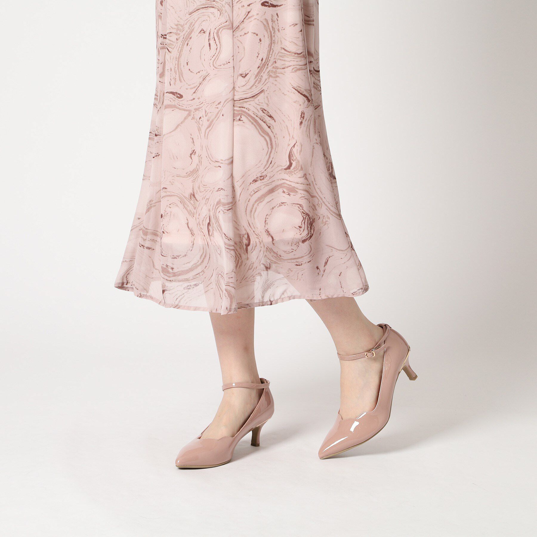 ESPERANZA「スカラップストラップミドルヒールパンプス【ESPERANZA＿blanca】」|パンプス|