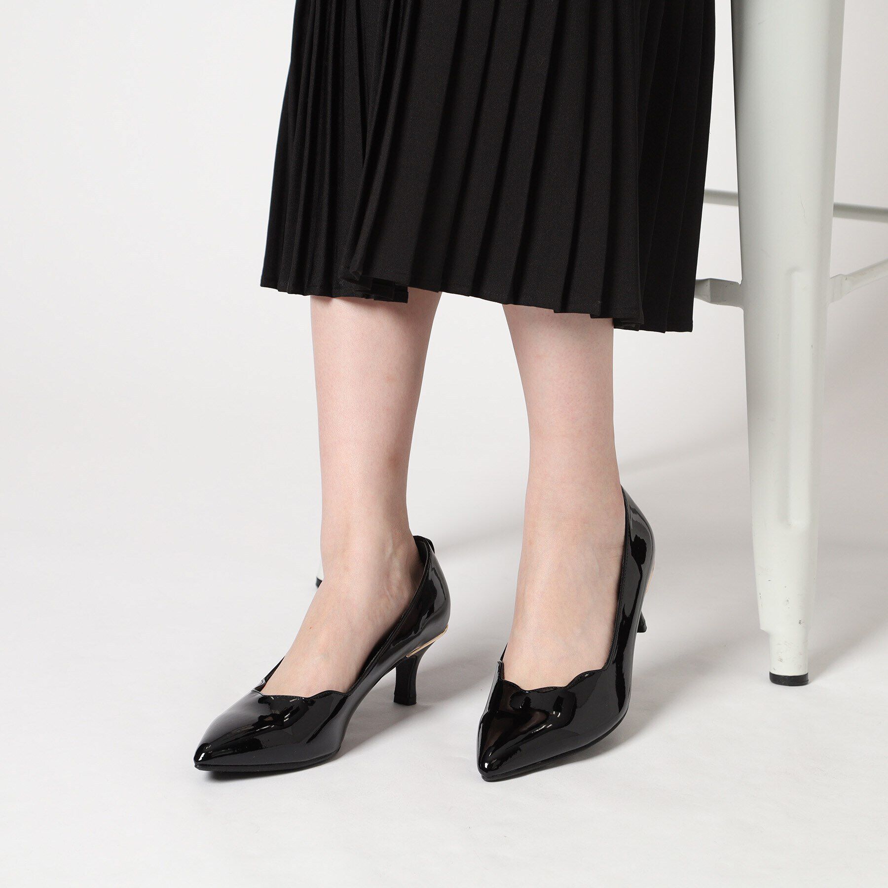 ESPERANZA「スカラップストラップミドルヒールパンプス【ESPERANZA＿blanca】」|パンプス|