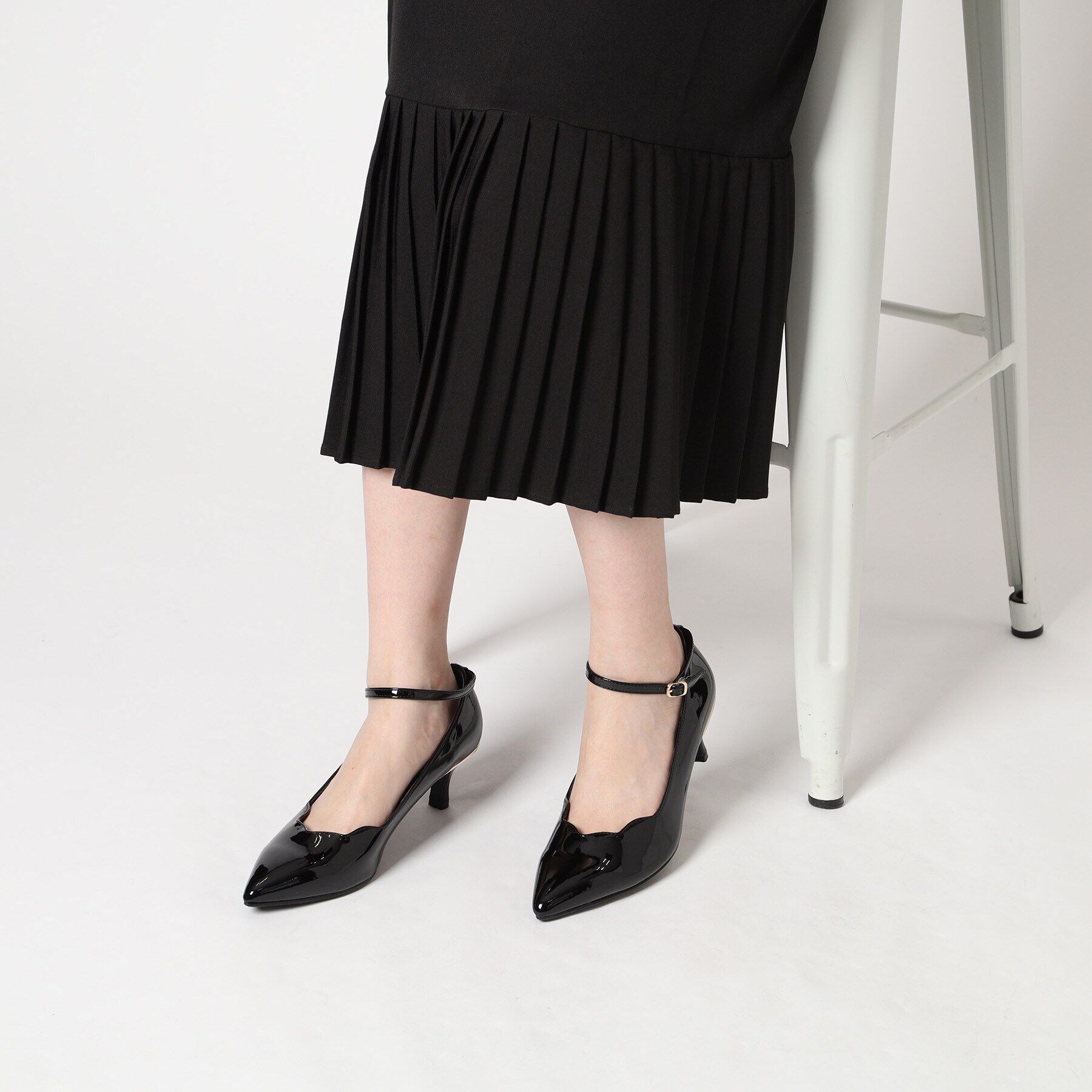 ESPERANZA「スカラップストラップミドルヒールパンプス【ESPERANZA＿blanca】」|パンプス|