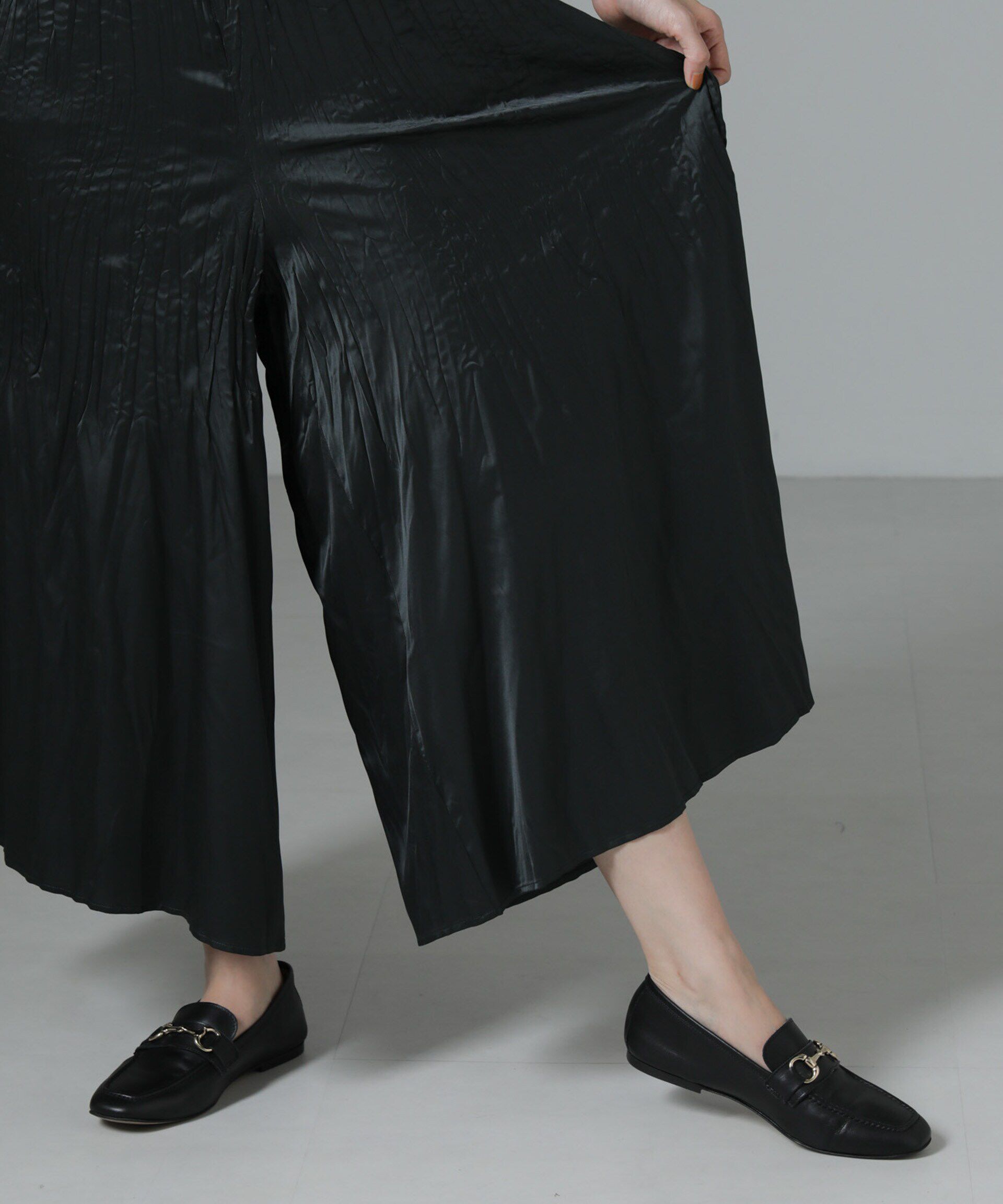 nano･universe「消しプリーツサテンワイドパンツ」|チノ|