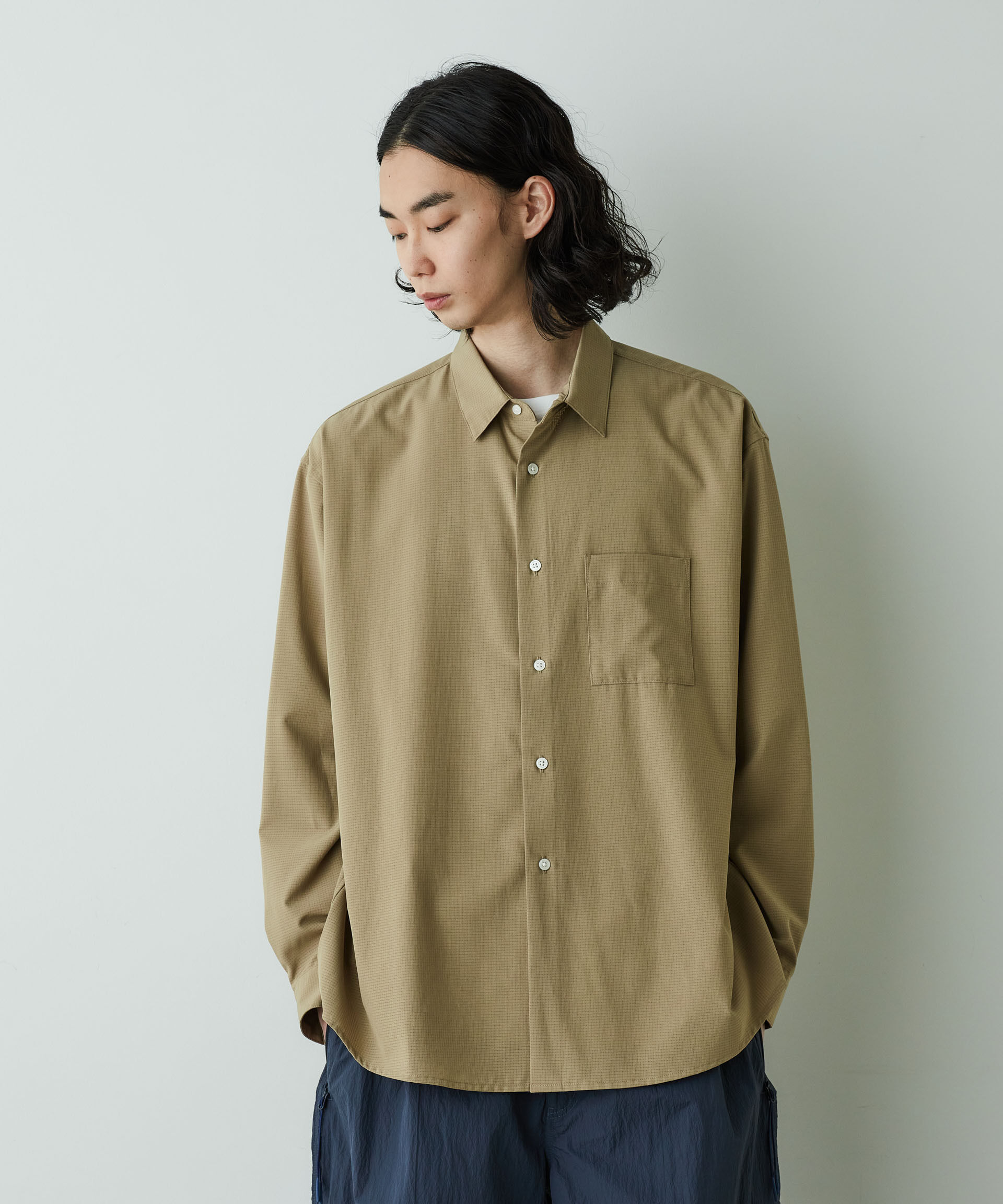 nano･universe「「HOTEL PALACE」オテルパラス アスレチックテックレギュラーカラーシャツ」|シャツ・ブラウス|ベージュ