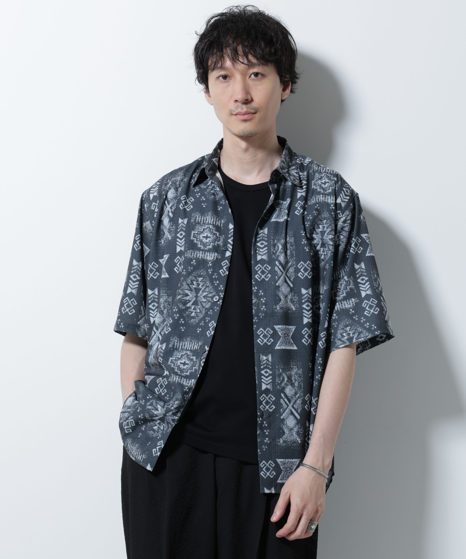 nano･universe「デジタルプリントシャツ 半袖」|シャツ・ブラウス|チャコール3