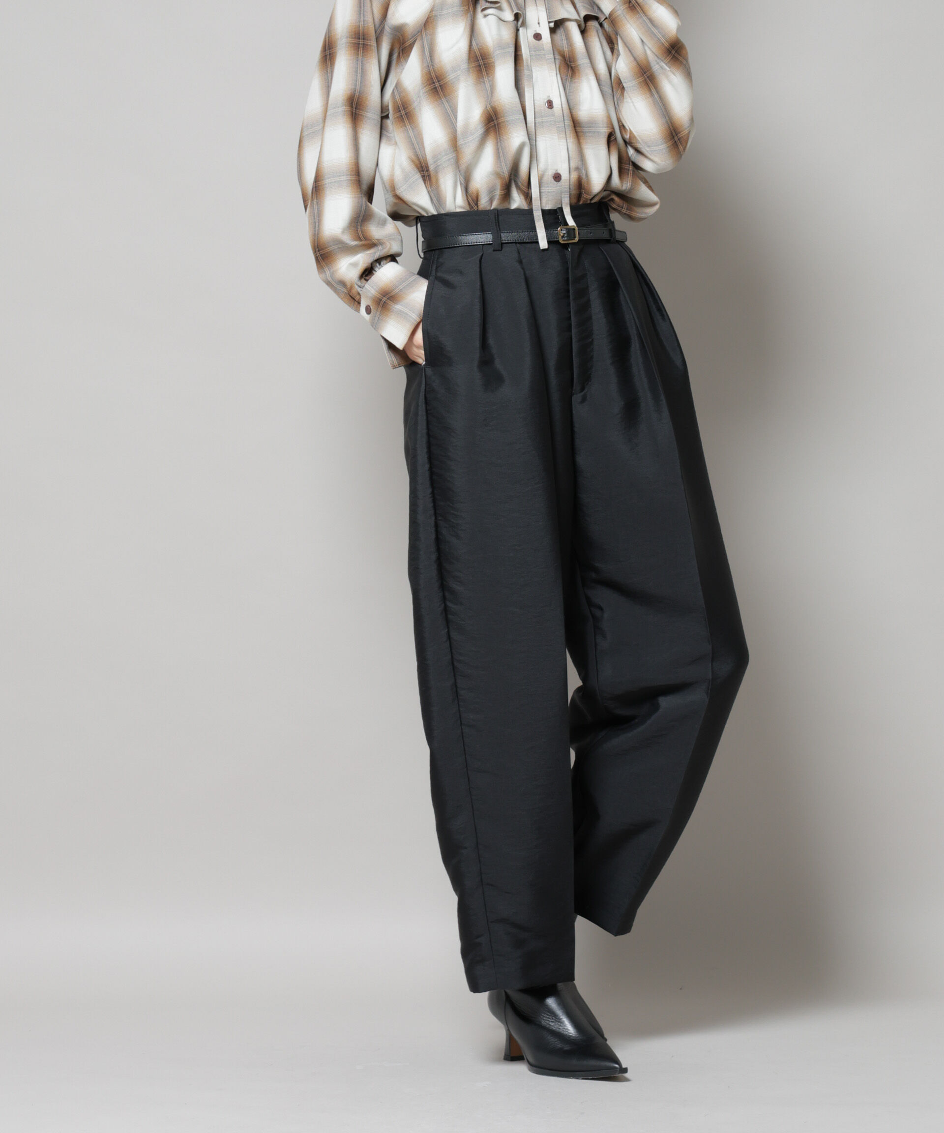 nano･universe「ツイルウェーブタックバレルパンツ」|チノ|