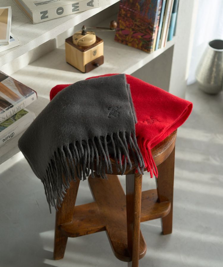 earth music&ecology「ワンポイントロゴ刺繍マフラー」|マフラー|Gray