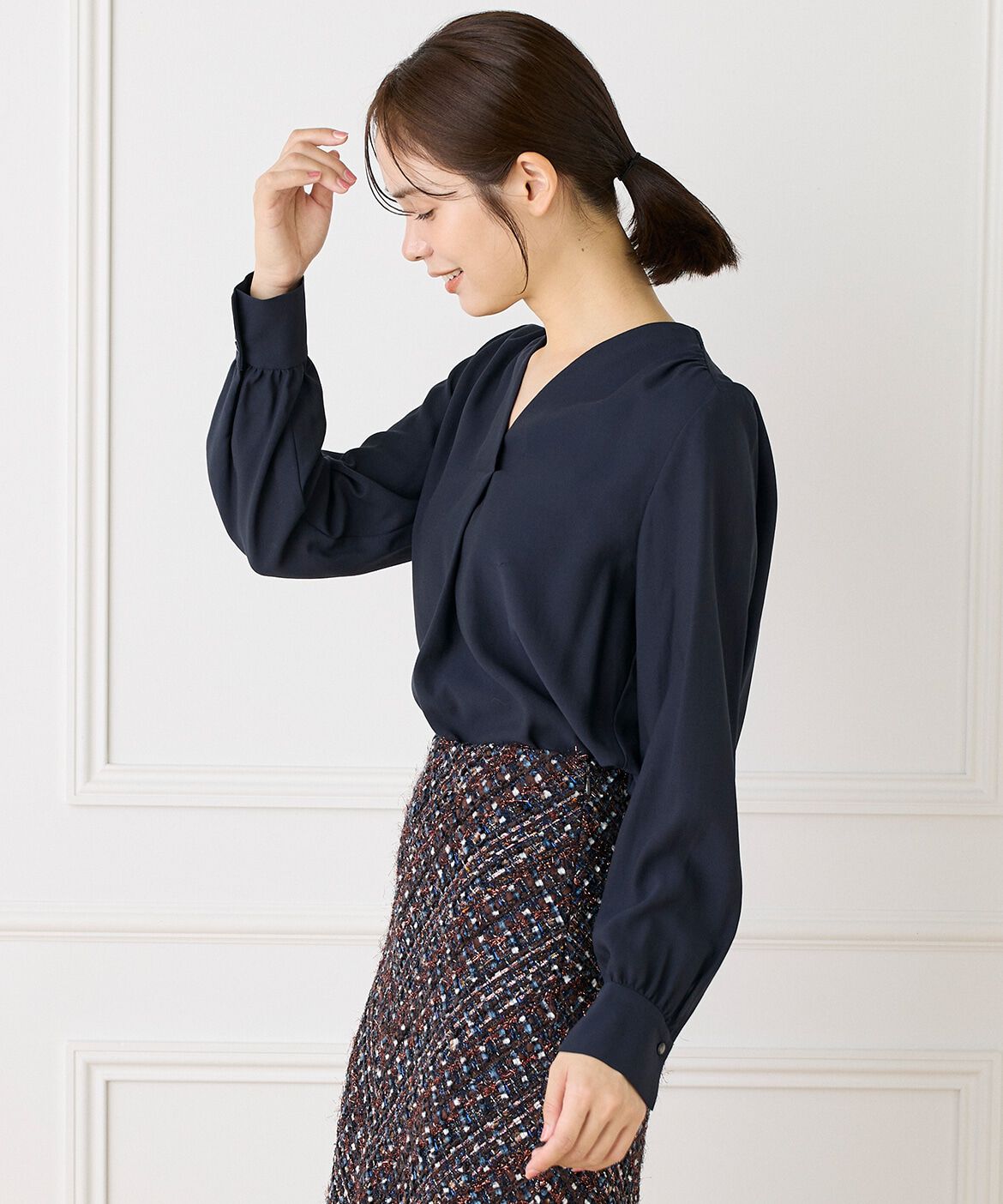 INED「《大きいサイズ》Vネックブラウス」|シャツ・ブラウス|