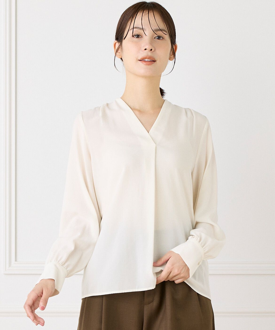 INED「《大きいサイズ》Vネックブラウス」|シャツ・ブラウス|