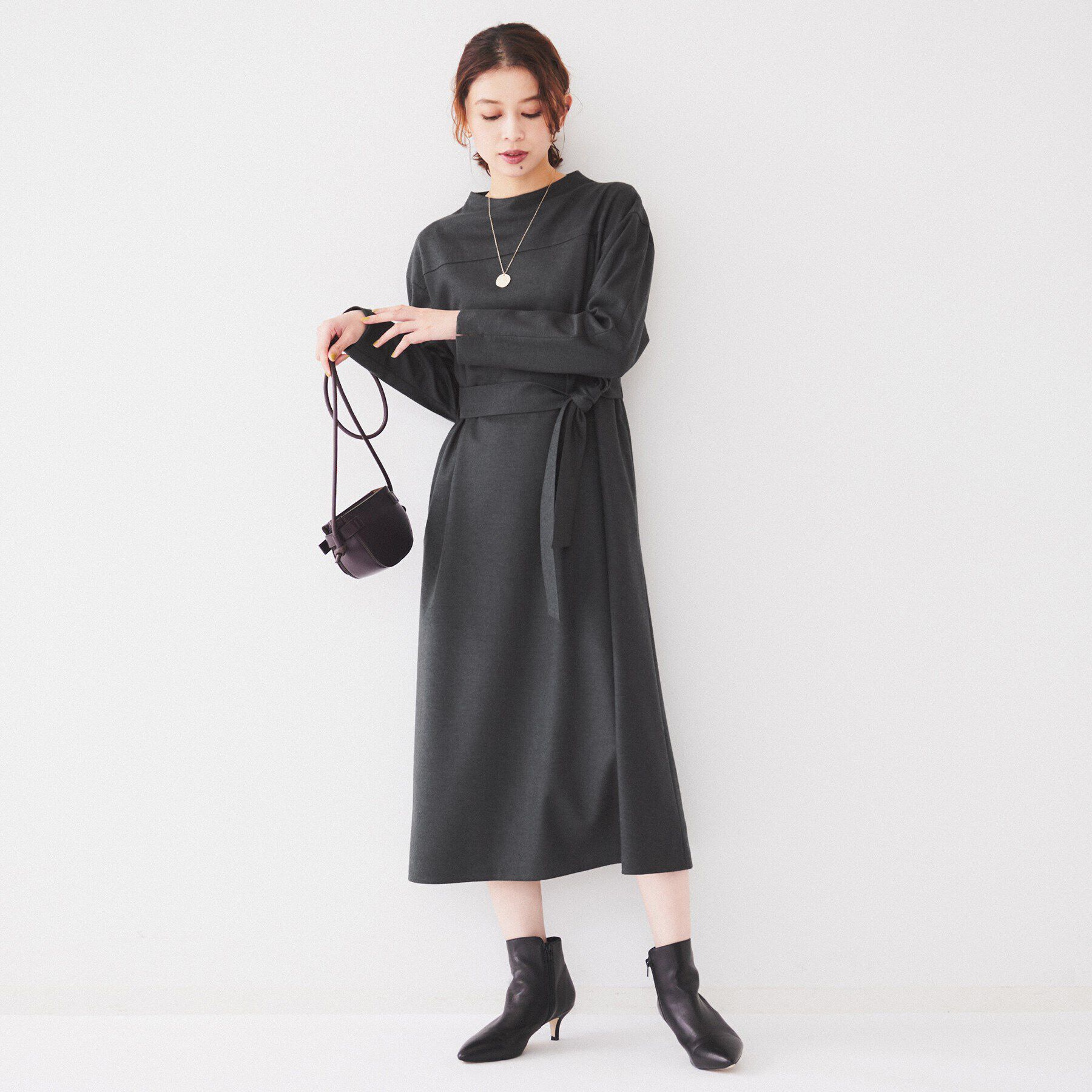 UNTITLED「【ポケットあり/きれいめ】ベルト付きモックネックワンピース」|ワンピース|