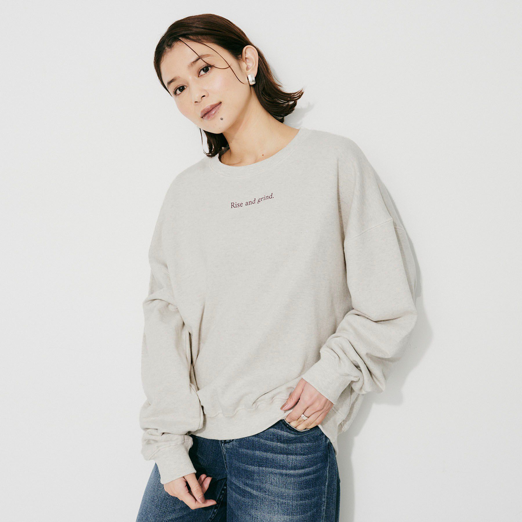 UNTITLED「【CHIGNON】別注ロゴスウェット」|パーカー|ベージュ(052)