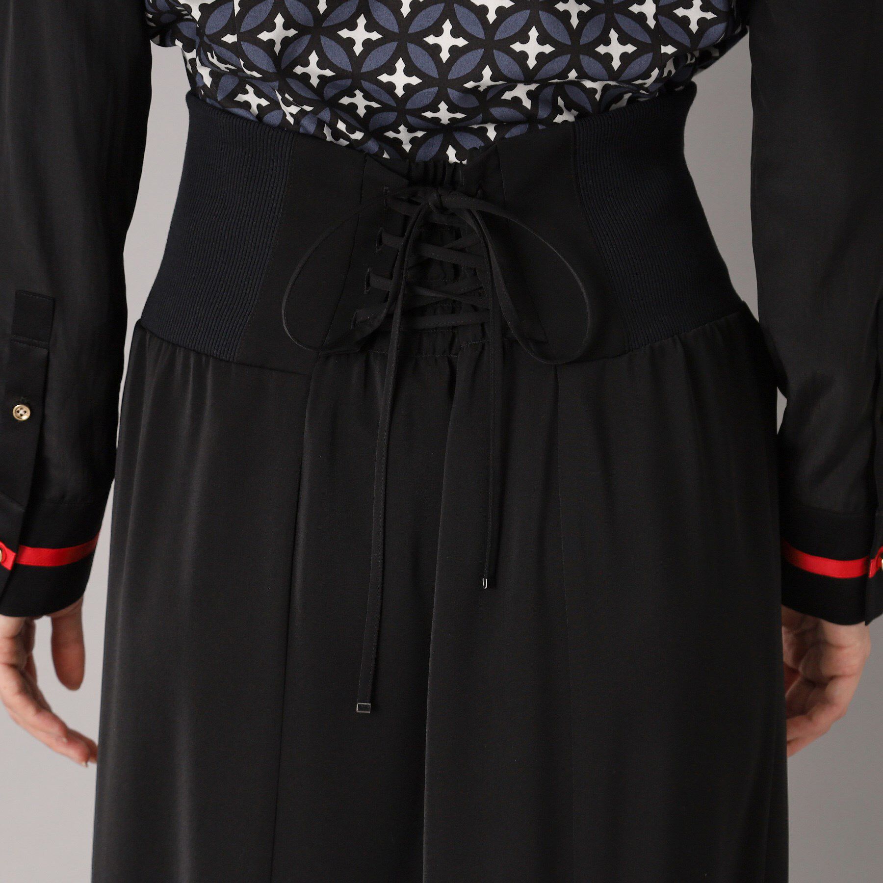 DRESSTERIOR「【大人百花春号掲載 モデル美香さん着用】バックストラップマーメイドスカート」|スカート|