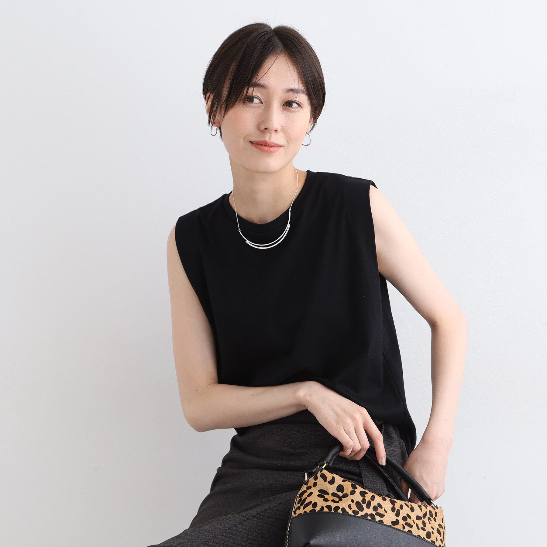 INDIVI「【洗える】タックデザインノースリーブTシャツ」|Tシャツ・カットソー|ブラック(019)