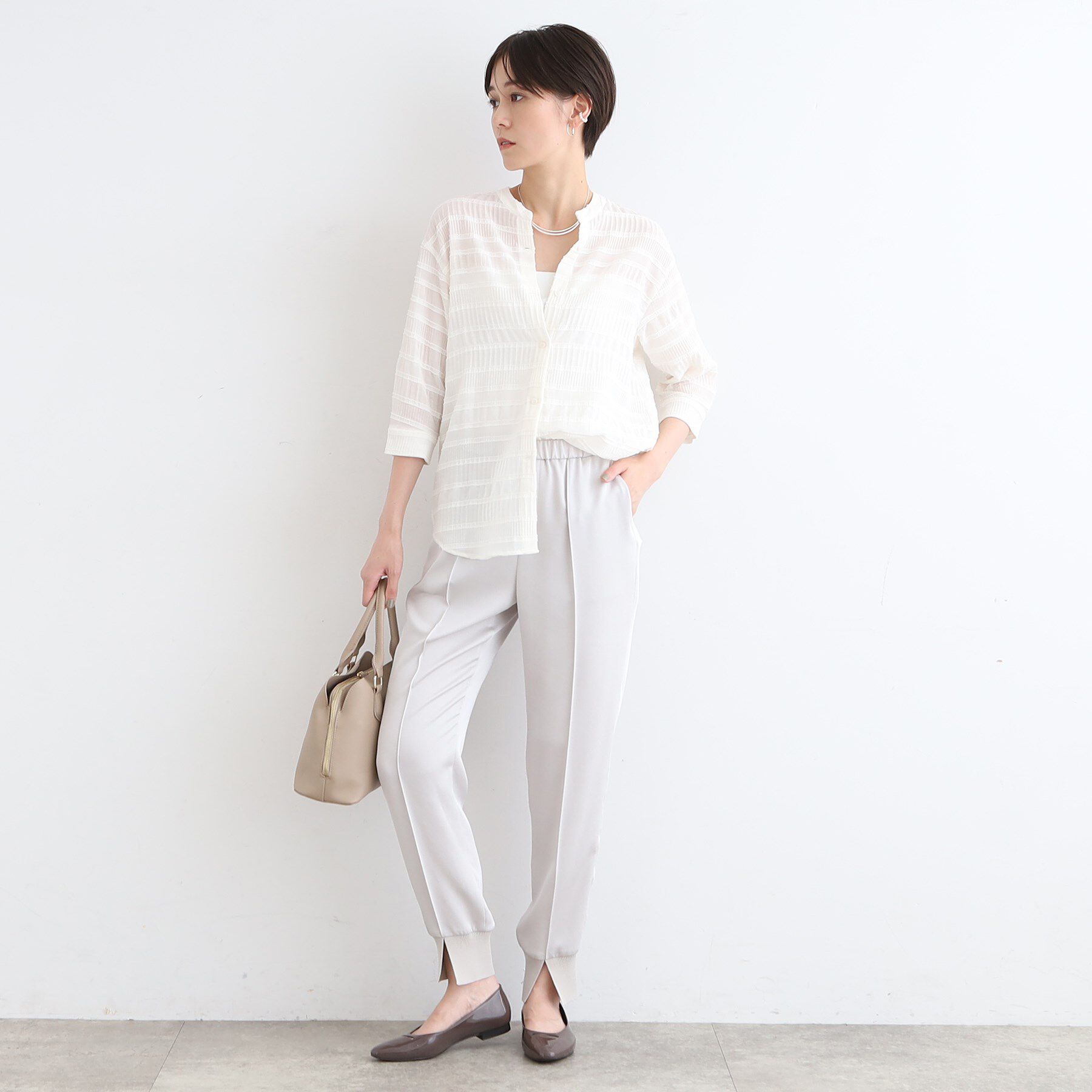 INDIVI「【洗える】シャーリングバンドカラーブラウス」|シャツ・ブラウス|