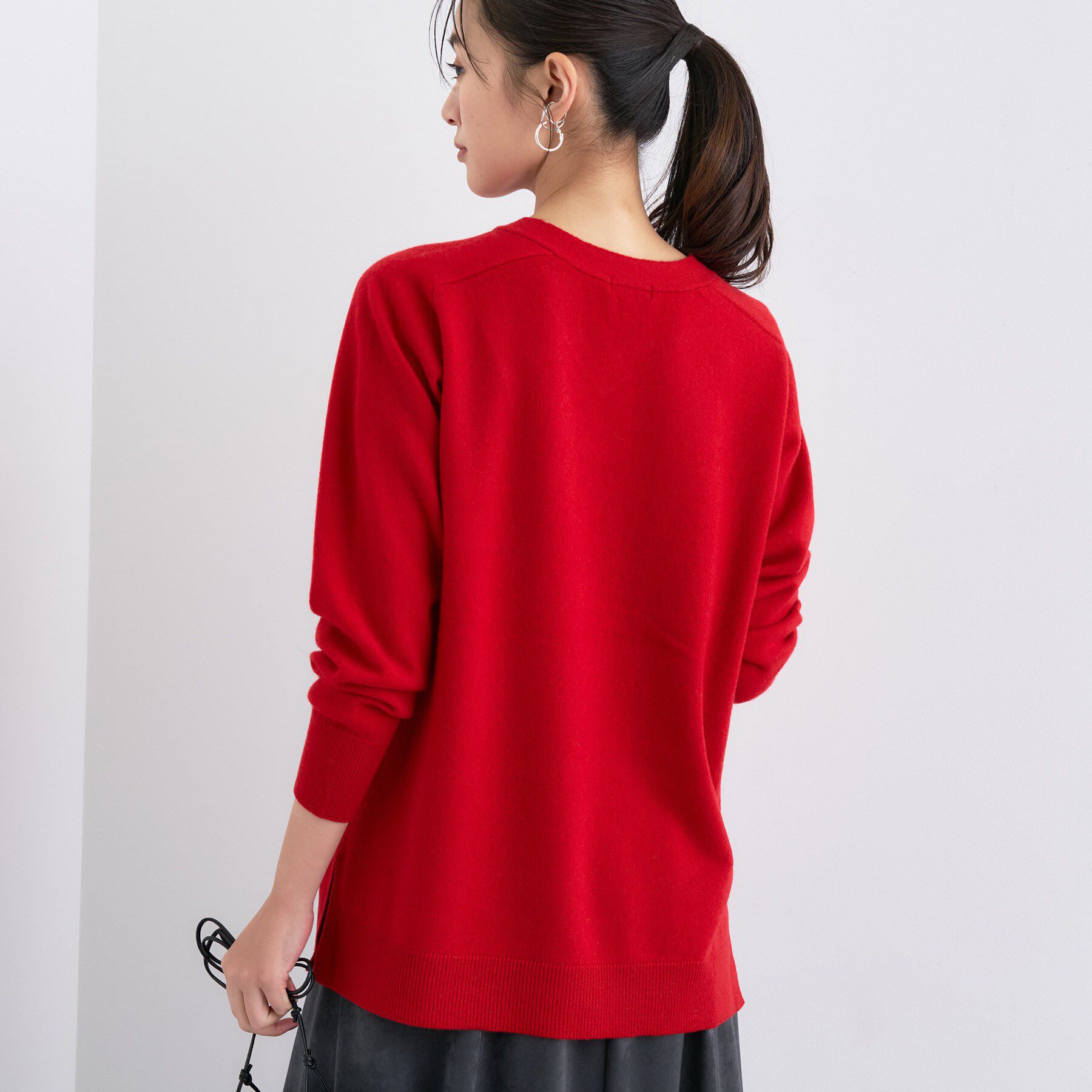 INDIVI「【洗える／チュニック丈／カシミヤ混】スリットデザインVネックニット」|ニット・セーター|