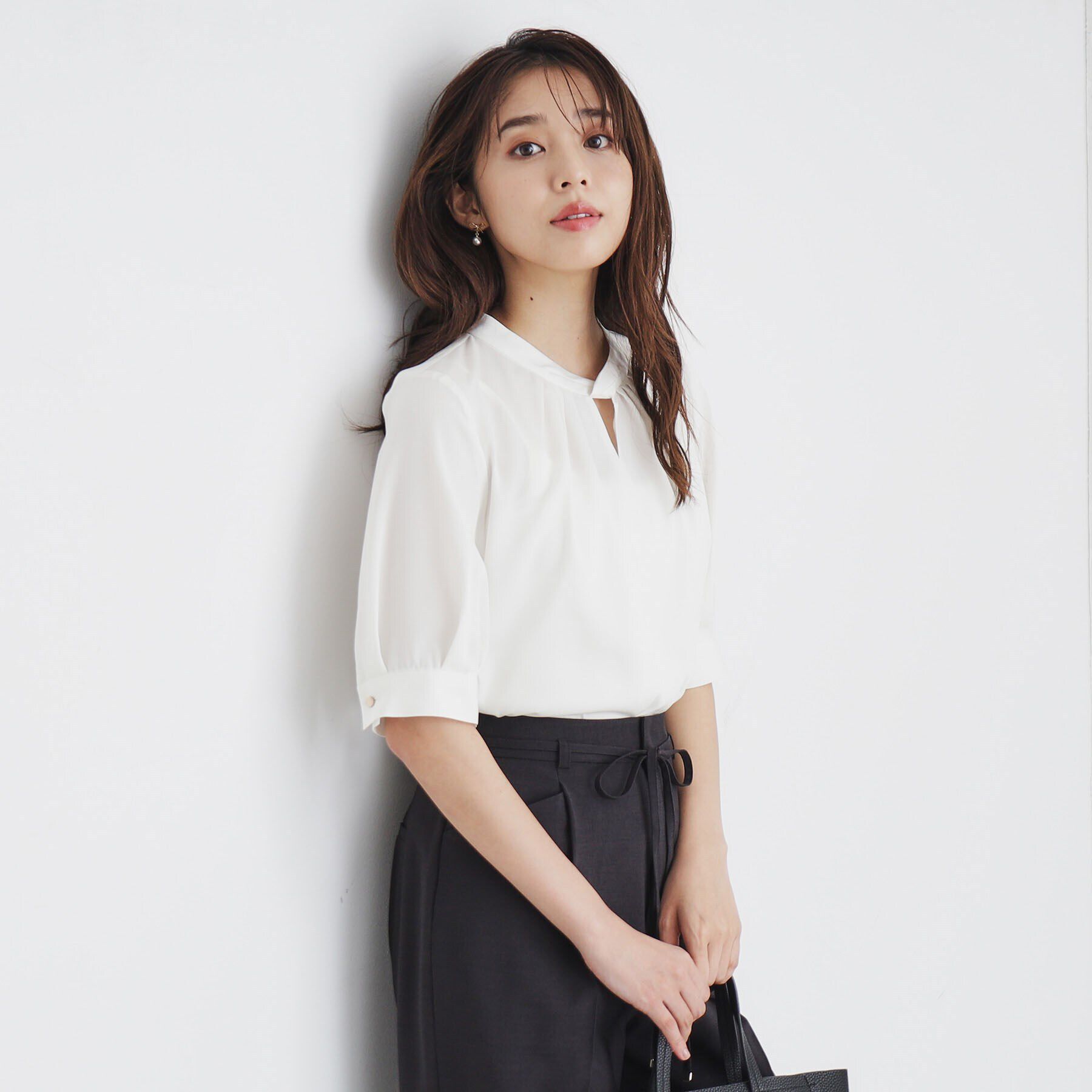 index「ツイストスリットネックブラウス【洗濯機洗い可】」|シャツ・ブラウス|オフホワイト(003