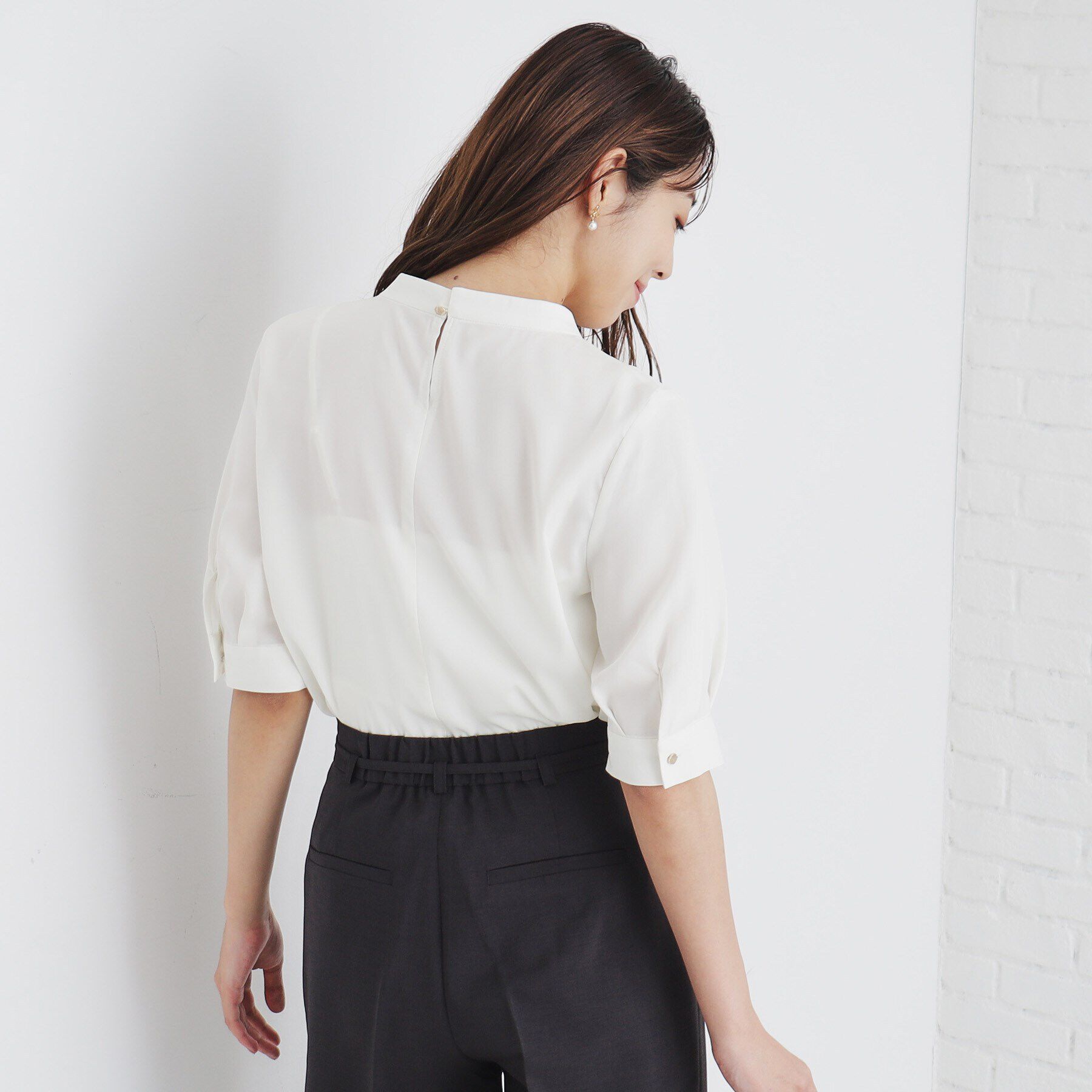 index「ツイストスリットネックブラウス【洗濯機洗い可】」|シャツ・ブラウス|