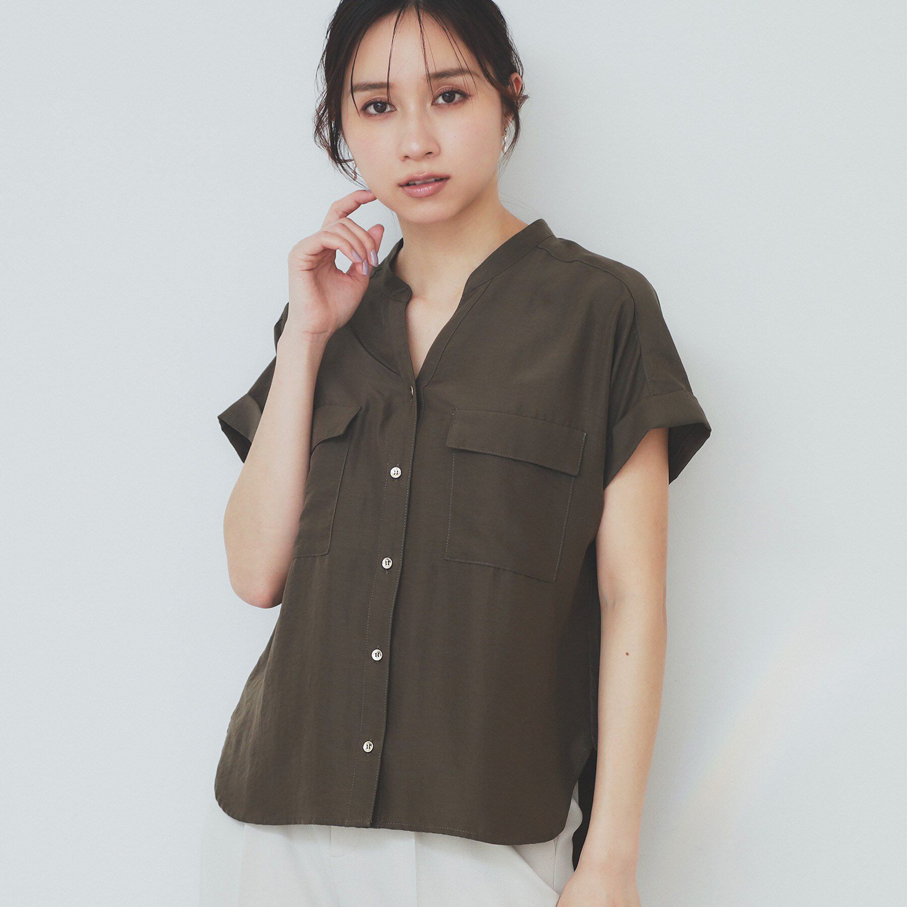 index「ダブルポケットスキッパーブラウス【洗濯機洗い可/イージーアイロン】」|シャツ・ブラウス|カーキ(027)