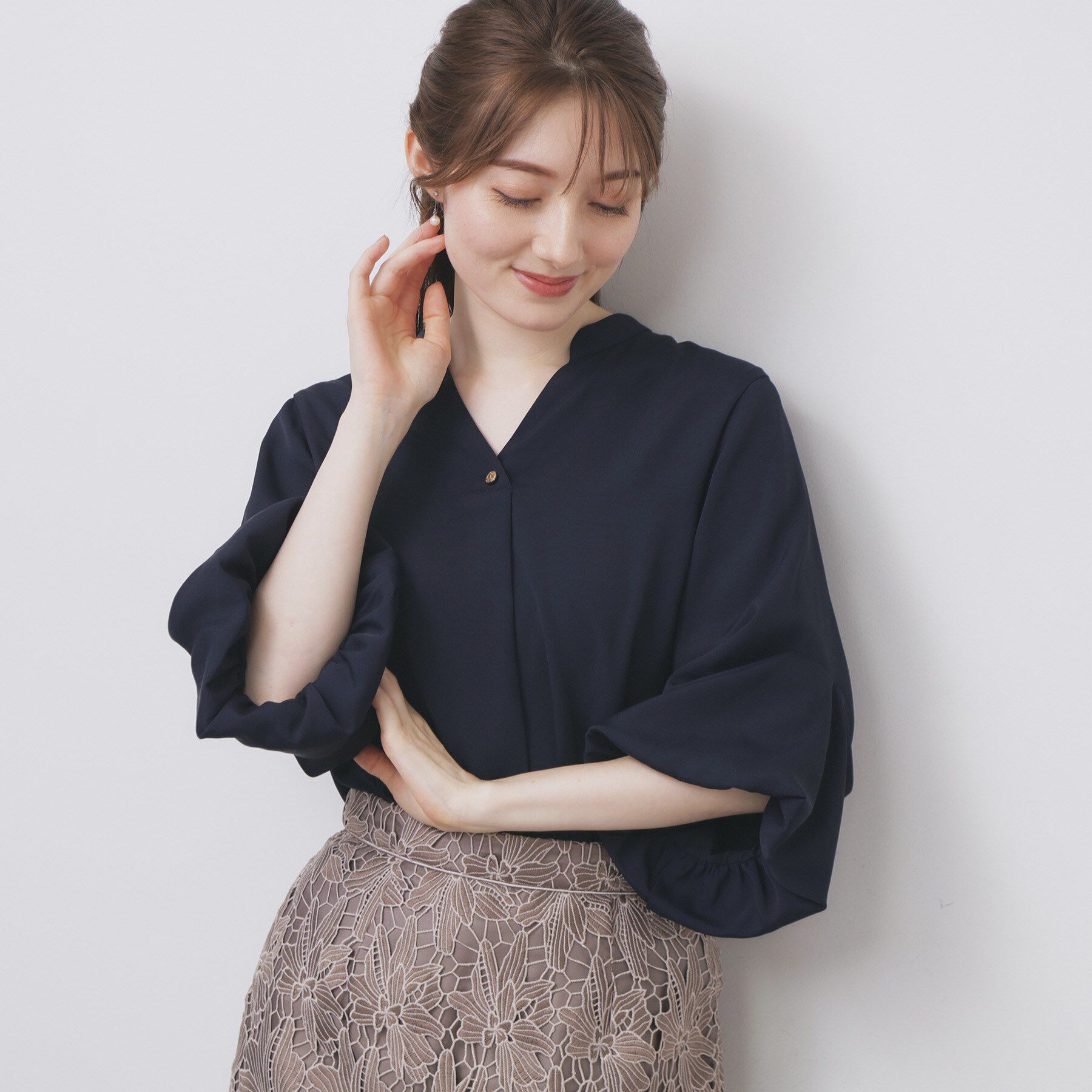 index「スキッパーバルーンスリーブブラウス【洗濯機洗い可/イージーアイロン】」|シャツ・ブラウス|