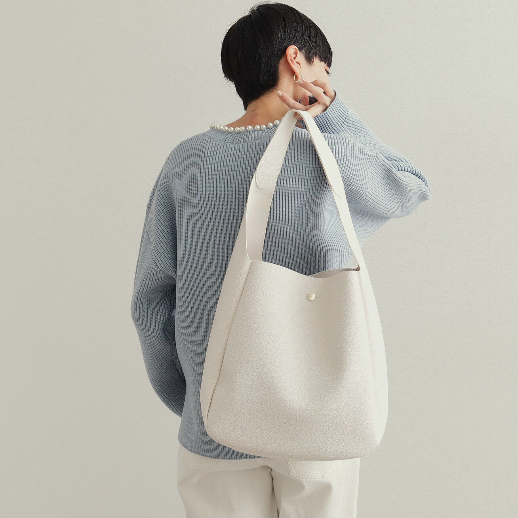 OPAQUE.CLIP「【軽量/A4サイズ対応】シュリンク合皮ワンハンドルトートバッグ」|トートバッグ|アイボリー(004)