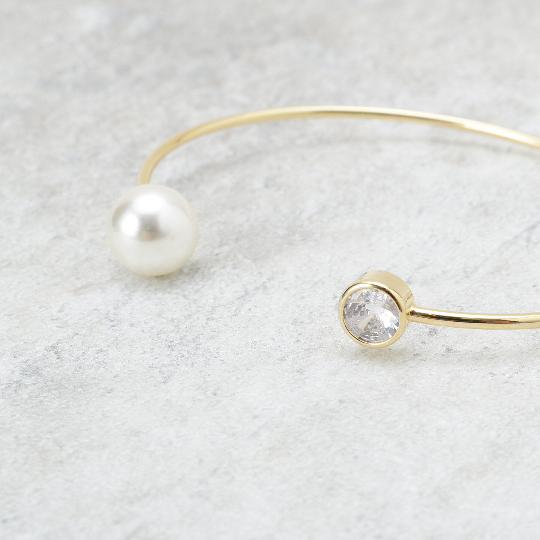 OPAQUE.CLIP「ビジュー&times;フェイクパール バングル」|ブレスレット・バングル|