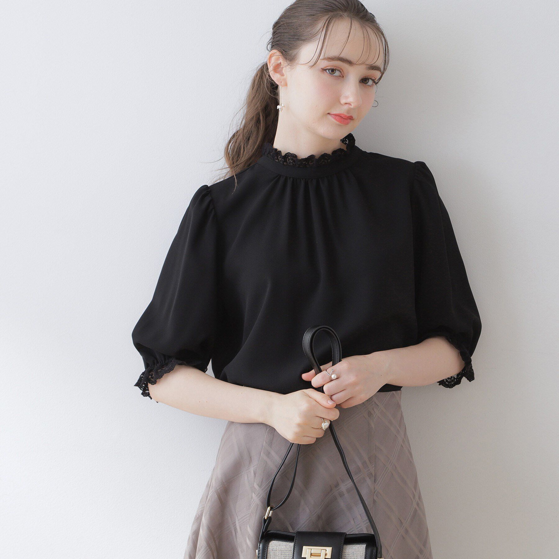 Couture broach「【上品華やか／二の腕カバー】5分袖エンブロレースブラウス」|シャツ・ブラウス|ﾌﾞﾗｯｸ(019)