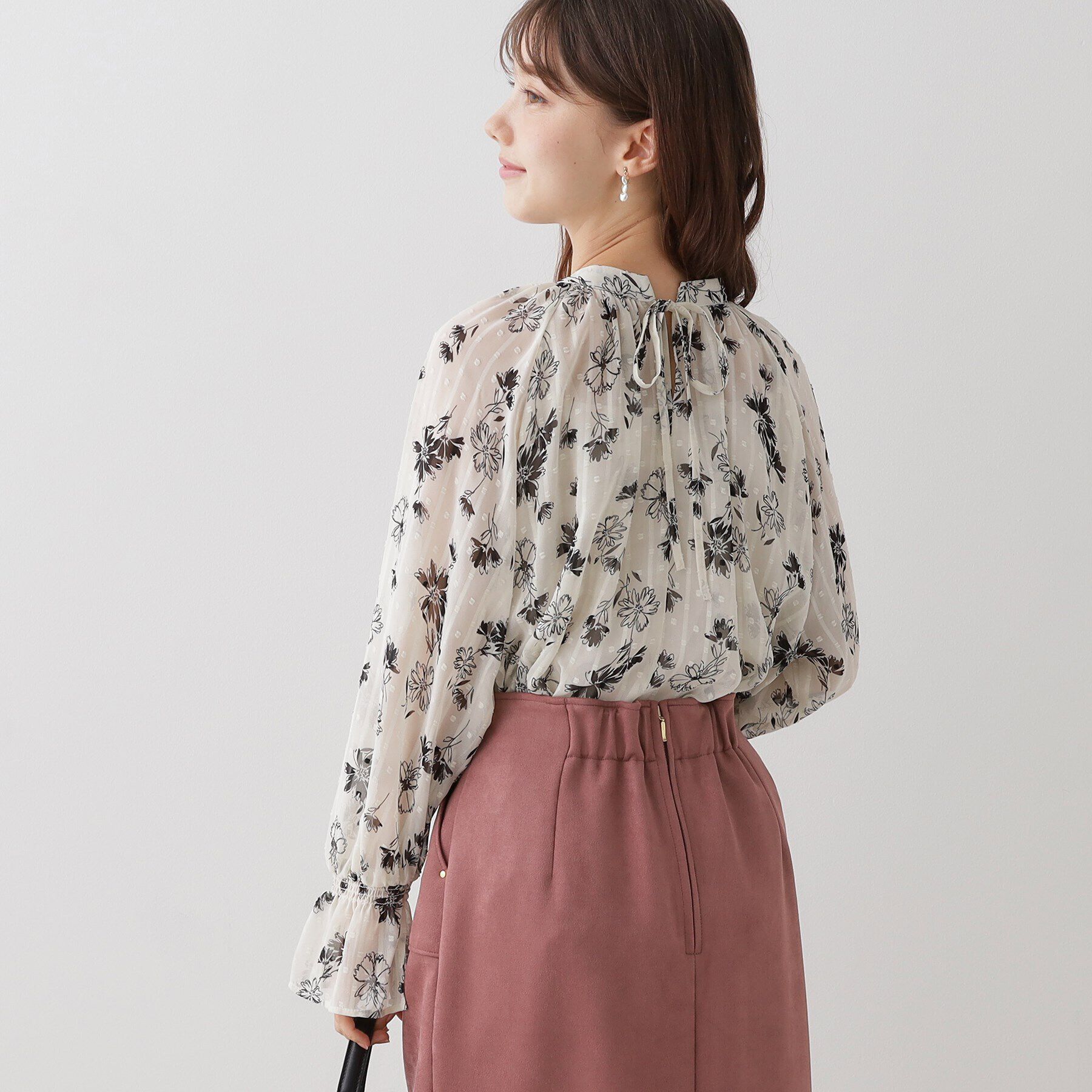 Couture broach「【洗える・大人フェミニン】フラワージャカードブラウス」|シャツ・ブラウス|
