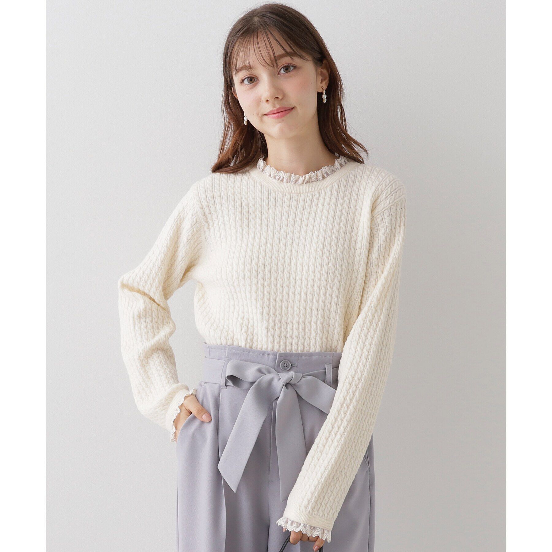 Couture broach「【大人フェミニンを叶える】レース細ケーブルバックリボンニット」|ニット・セーター|