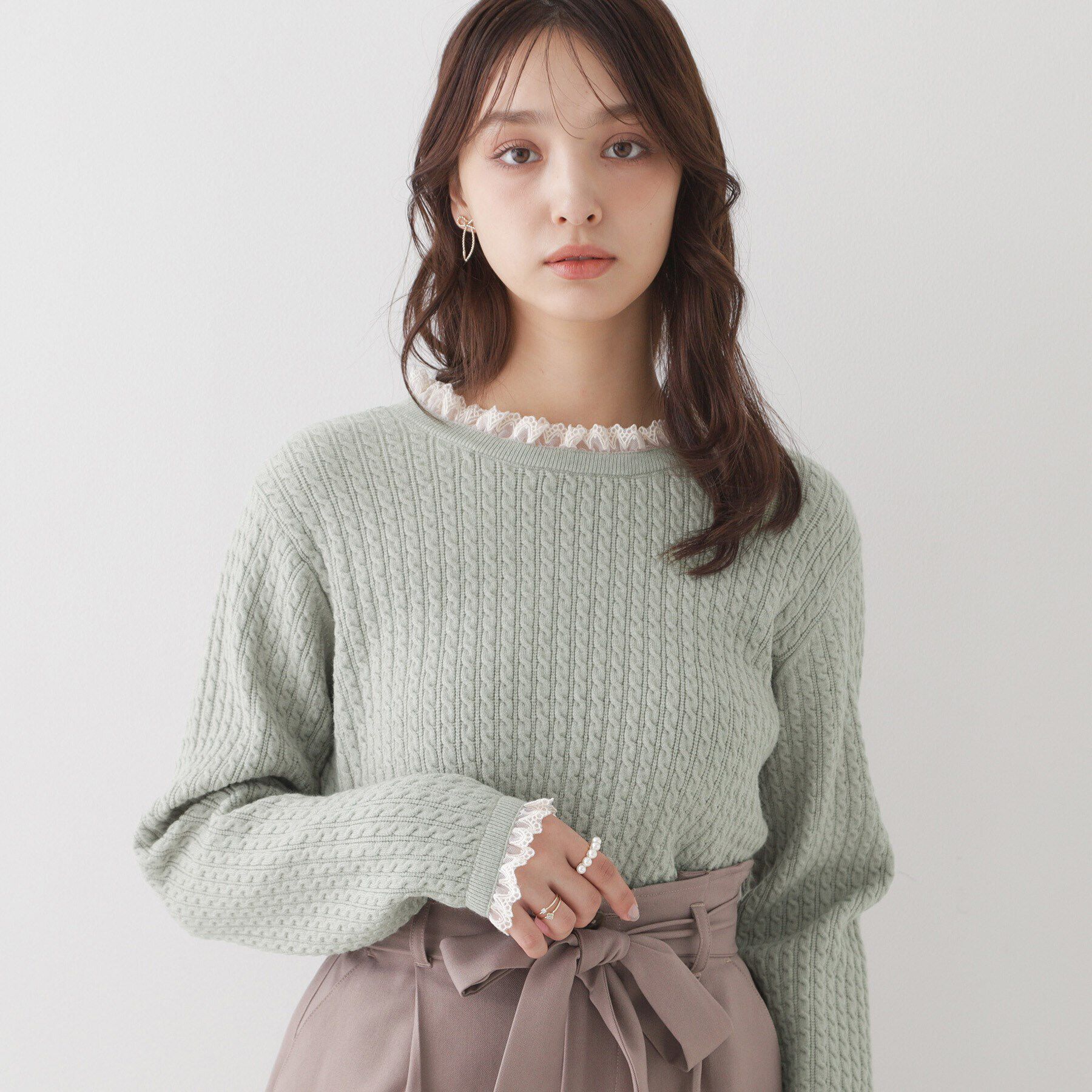 Couture broach「【大人フェミニンを叶える】レース細ケーブルバックリボンニット」|ニット・セーター|