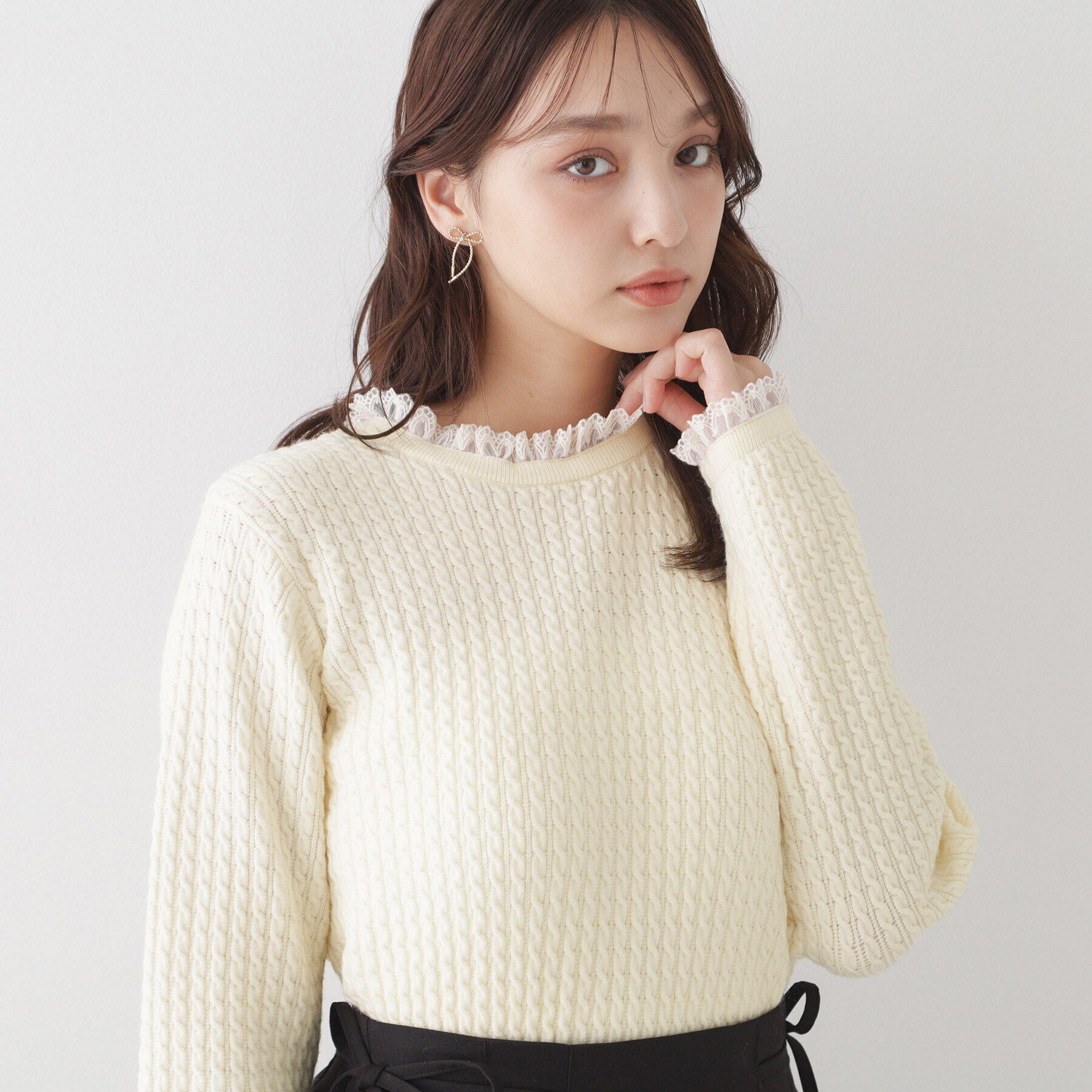 Couture broach「【大人フェミニンを叶える】レース細ケーブルバックリボンニット」|ニット・セーター|