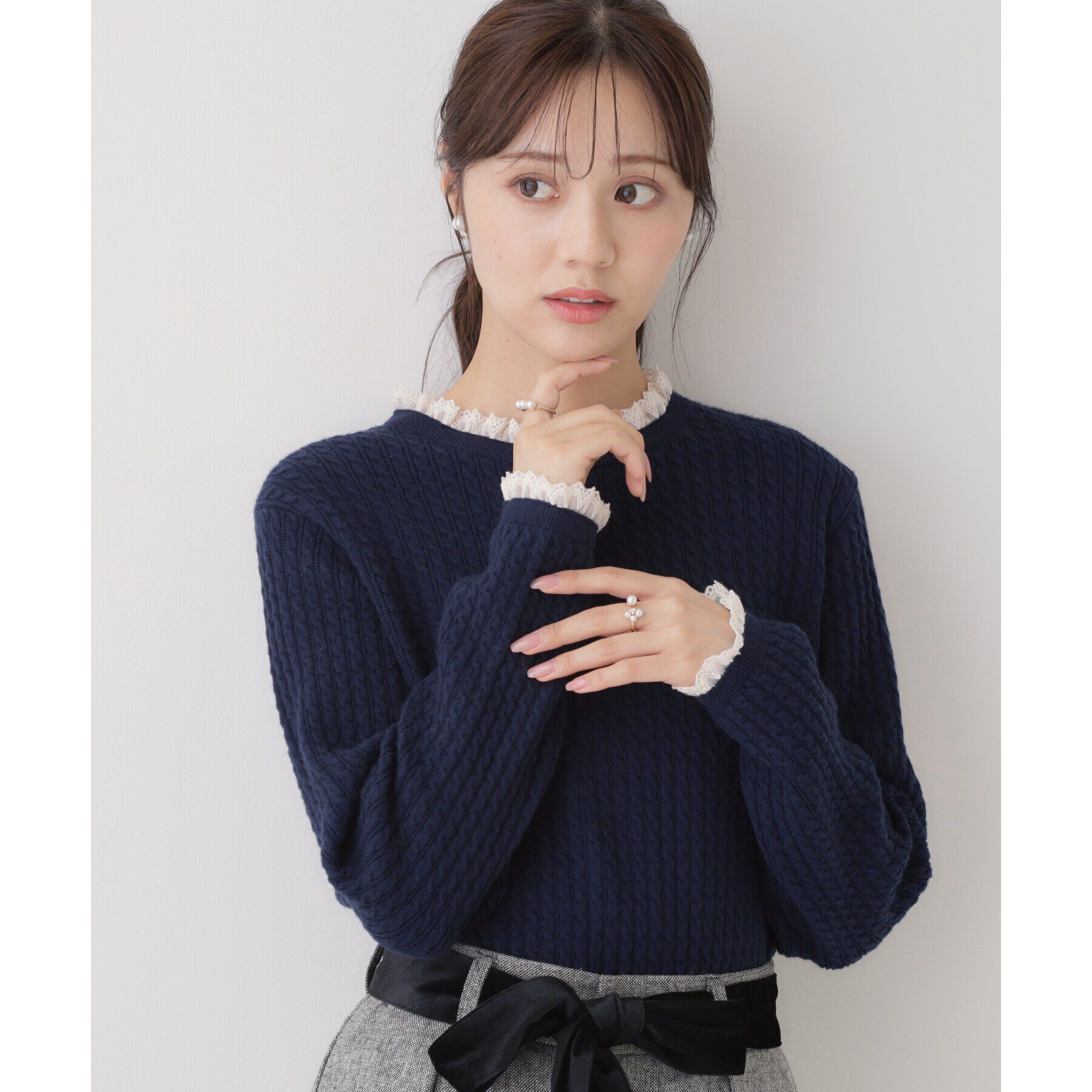 Couture broach「【大人フェミニンを叶える】レース細ケーブルバックリボンニット」|ニット・セーター|ﾈｲﾋﾞｰ(094)