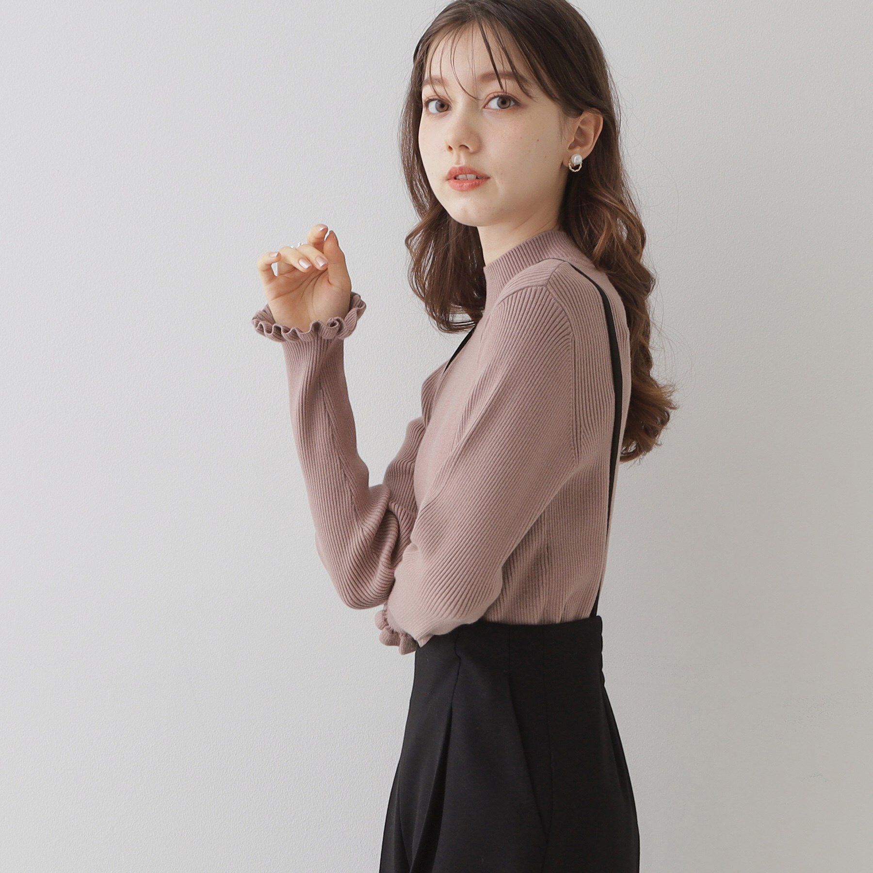 Couture broach「【プチプラ・フェミニンもカジュアルも】サステナブル　バックパール調プチフリルリブ」|ニット・セーター|