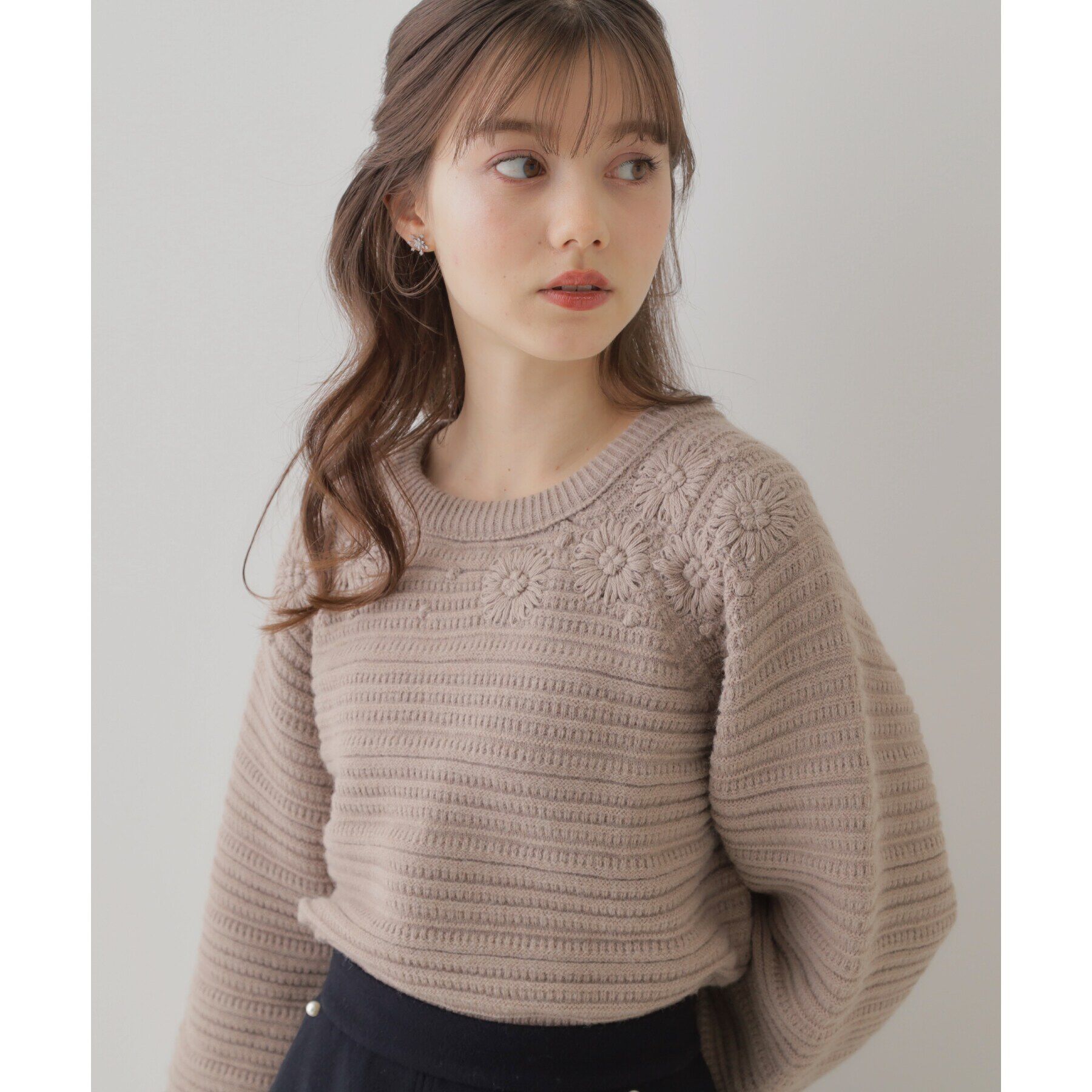 Couture broach「【レディな華やかニット】エンブロフラワーニット」|ニット・セーター|ﾓｶﾌﾞﾗｳﾝ(042)