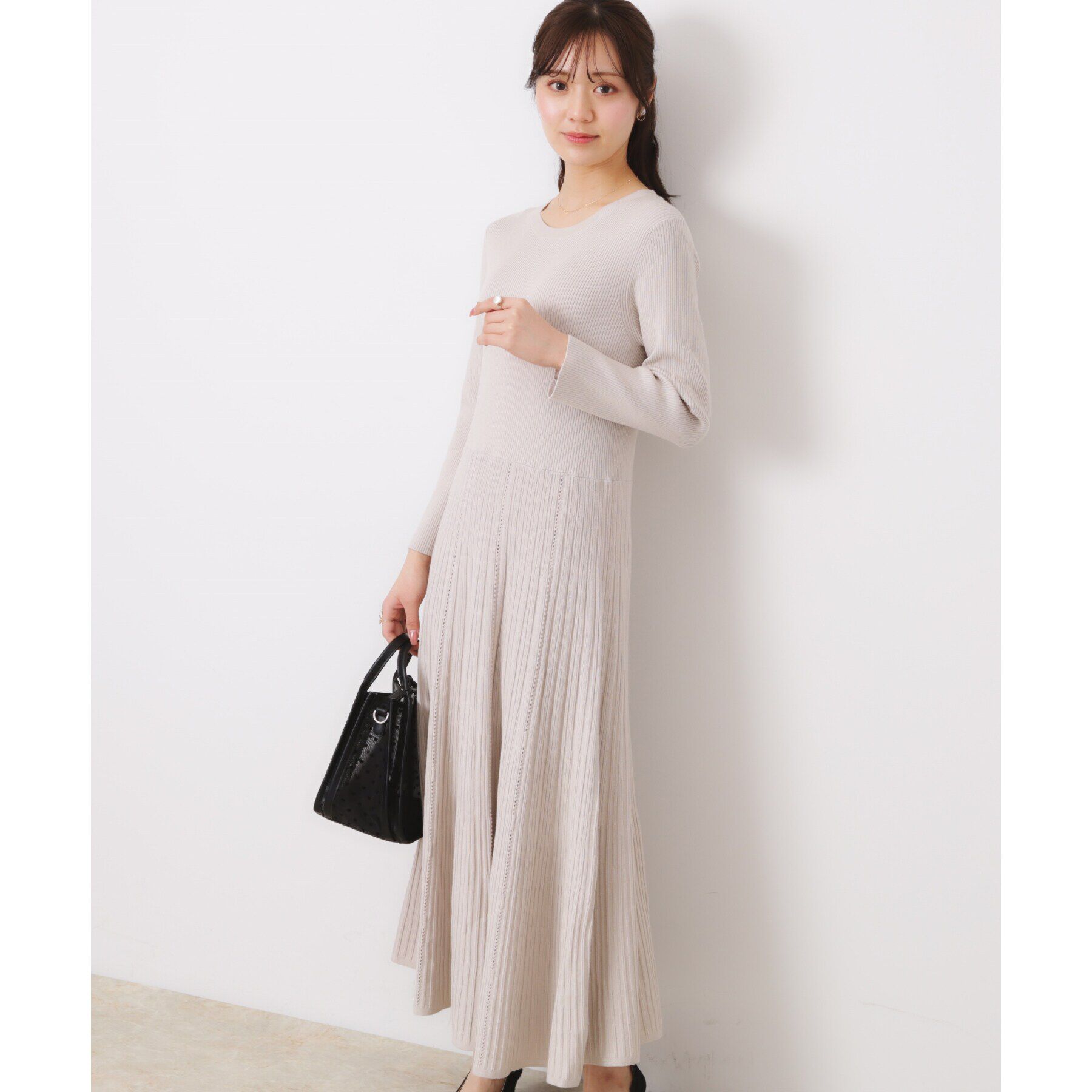 Couture broach「【上品な落ち感・美シルエット】アイレットリブデザインニットワンピース」|ワンピース|ライトグレー(011