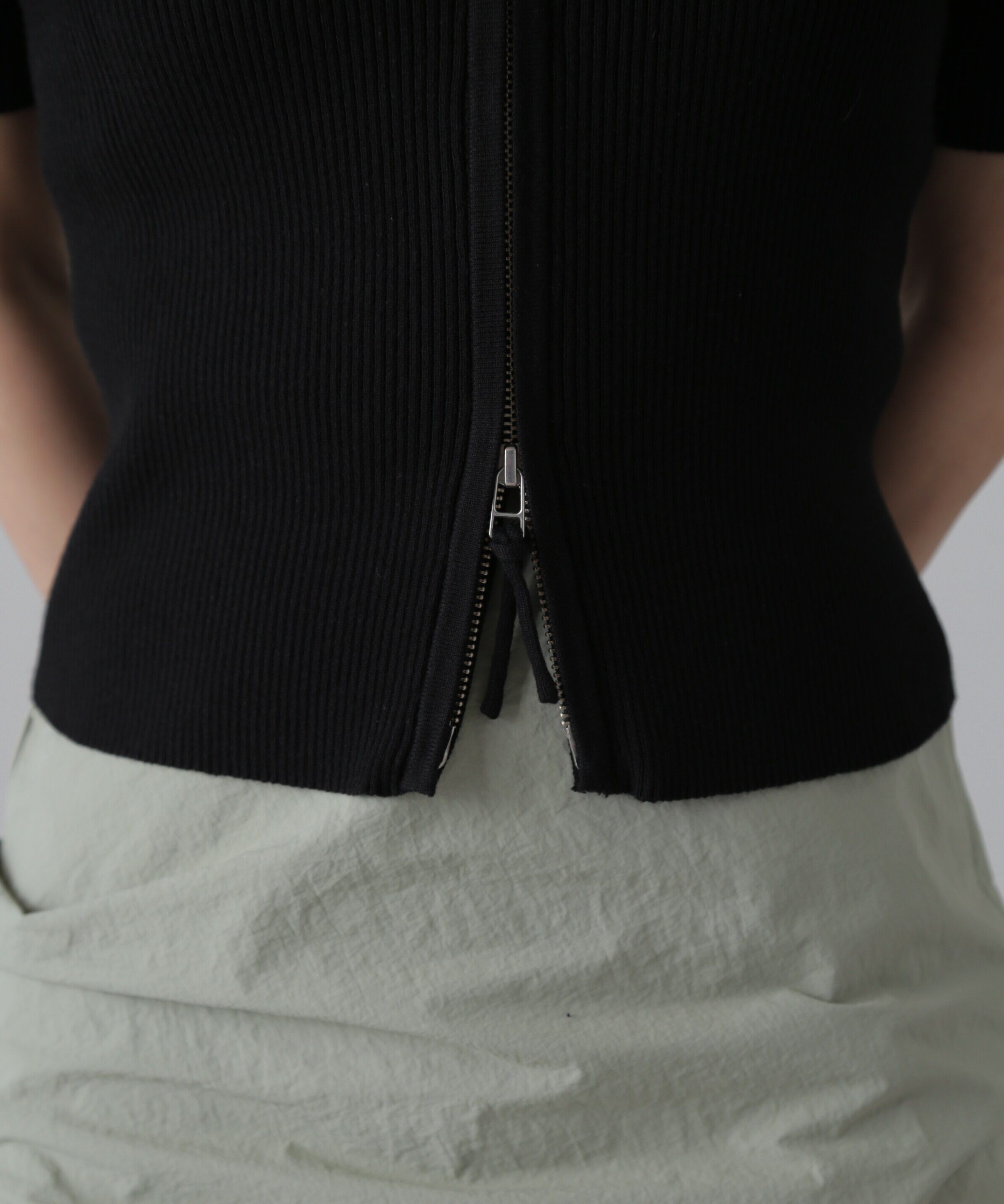  「ジップアップ半袖リブニット」|ニット・セーター|