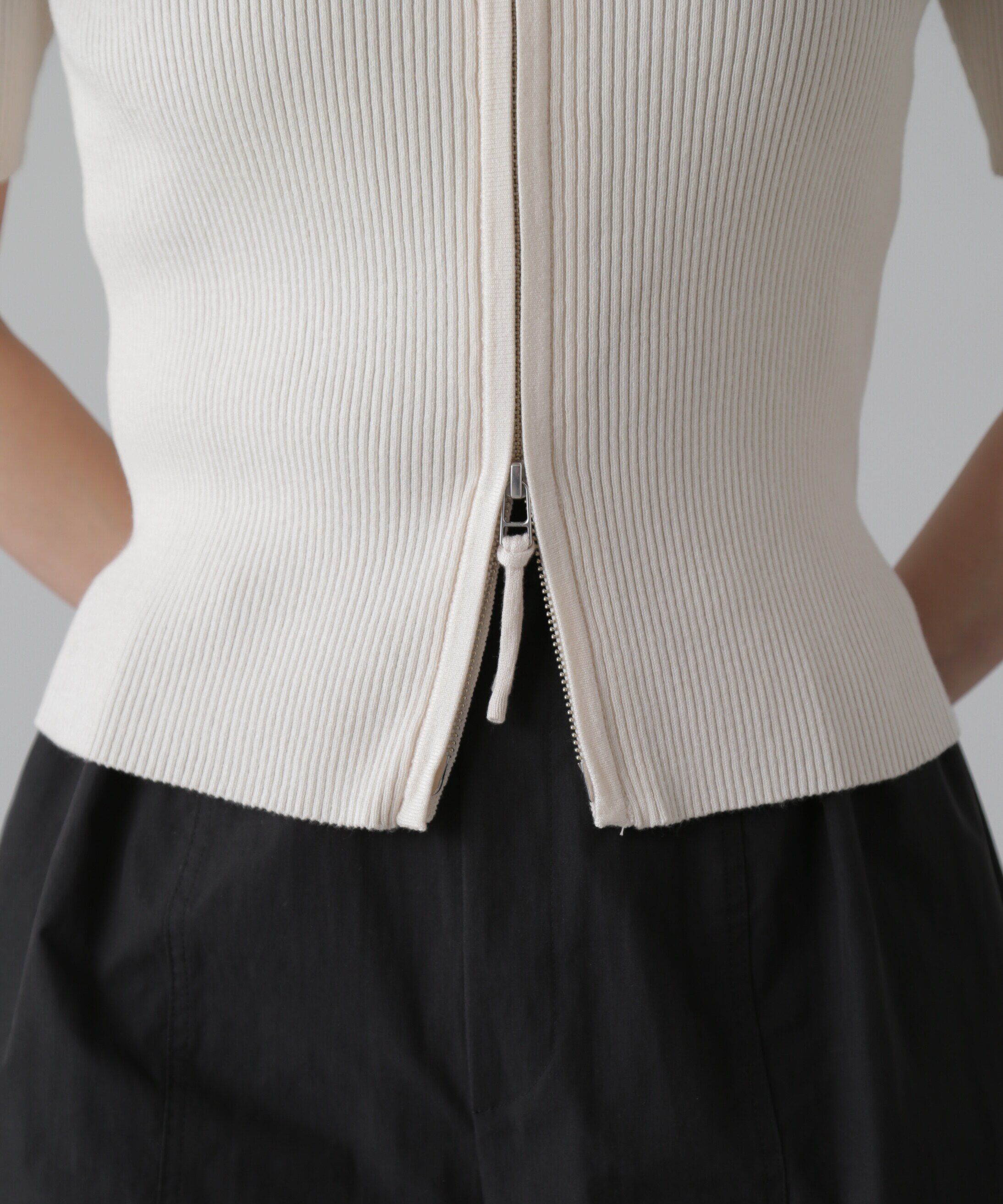  「ジップアップ半袖リブニット」|ニット・セーター|