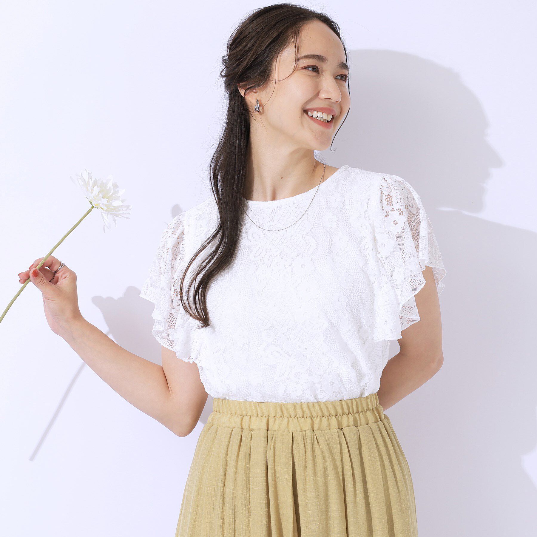 SHOO･LA･RUE「【無理せずキレイ】ブラウス見え お袖フリルレーストップス」|Tシャツ・カットソー|オフホワイト(003