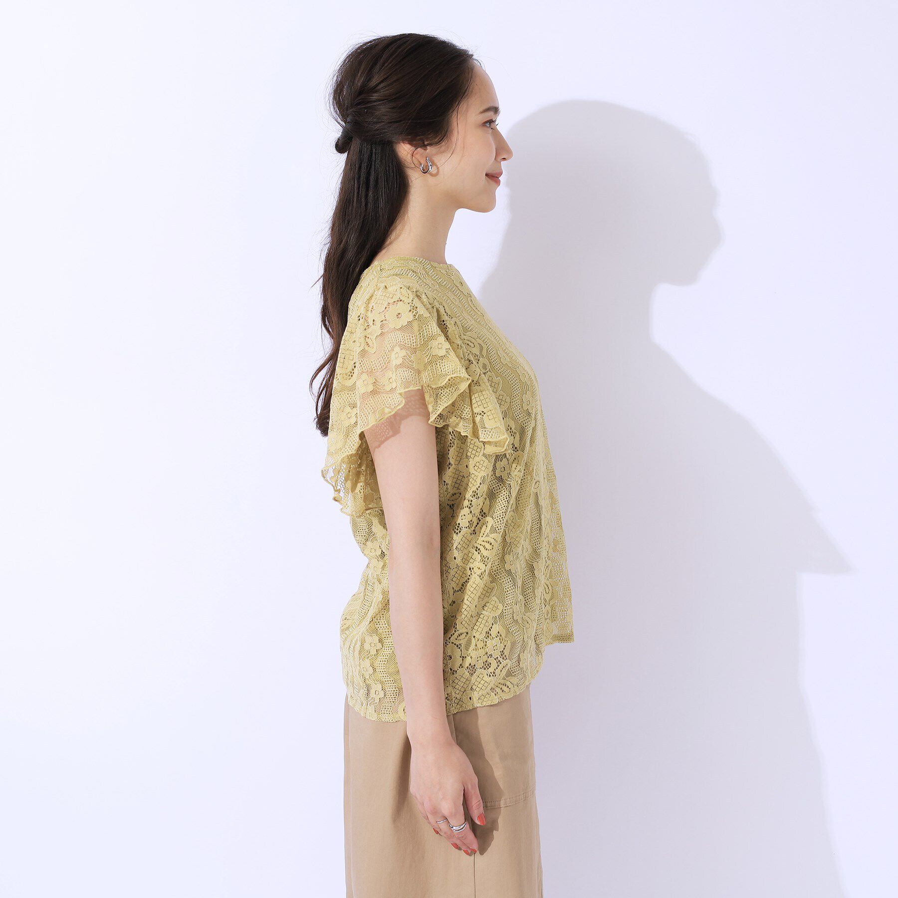 SHOO･LA･RUE「【無理せずキレイ】ブラウス見え お袖フリルレーストップス」|Tシャツ・カットソー|