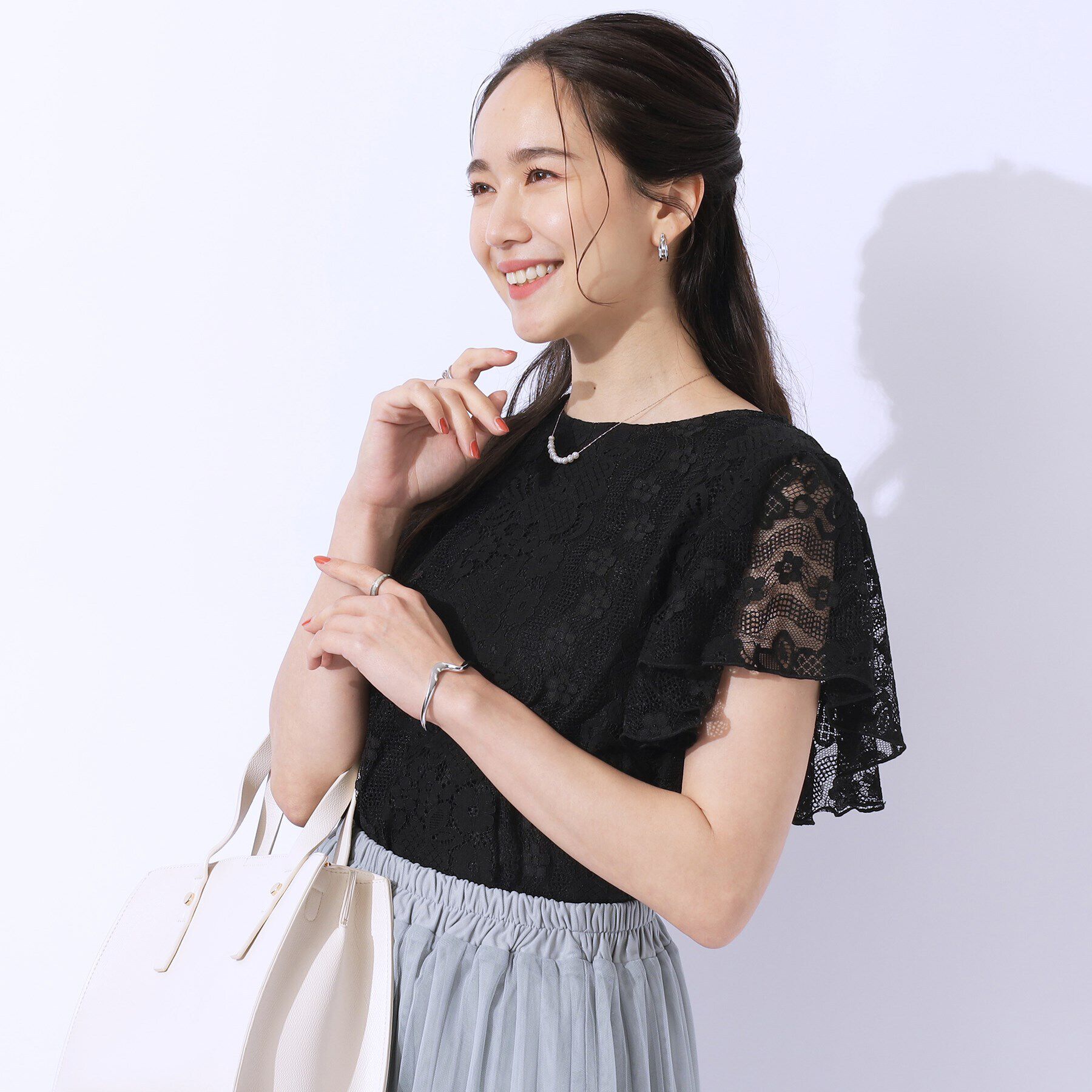 SHOO･LA･RUE「【無理せずキレイ】ブラウス見え お袖フリルレーストップス」|Tシャツ・カットソー|ブラック(019)