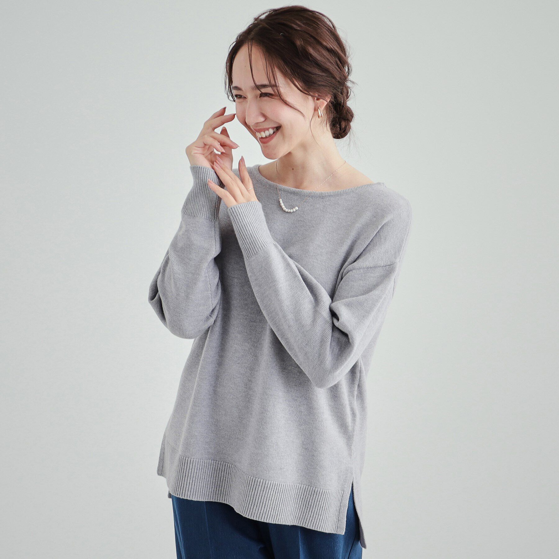 SHOO･LA･RUE「【S-LL/洗える/静電気軽減】アウトでも決まる もちもち ボートネック風ニット」|ニット・セーター|グレー(012)