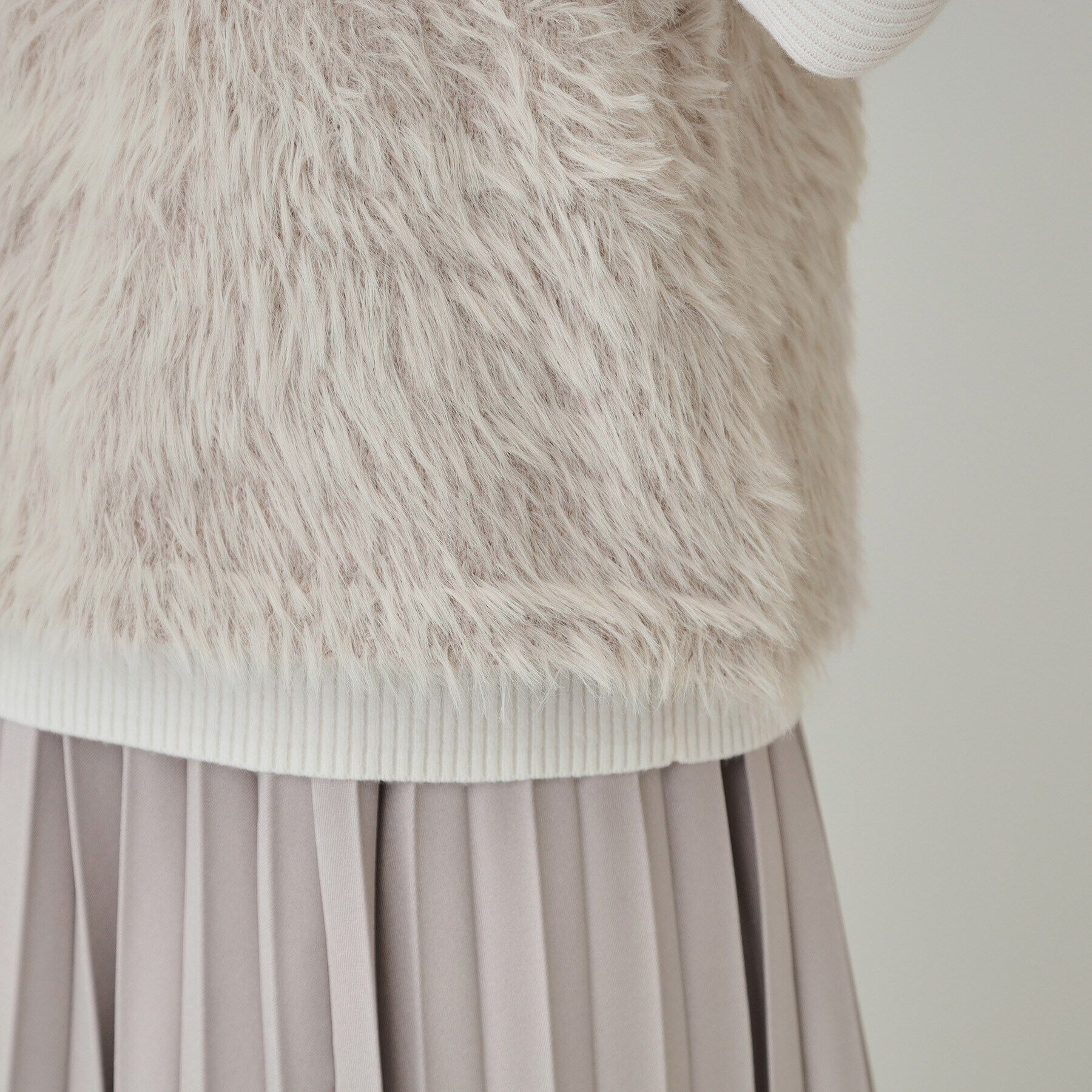 SHOO･LA･RUE「【S-LL/2点セット】大人のフェミニンカジュアルに　フェザー調ベスト+リブニット」|ニット・セーター|