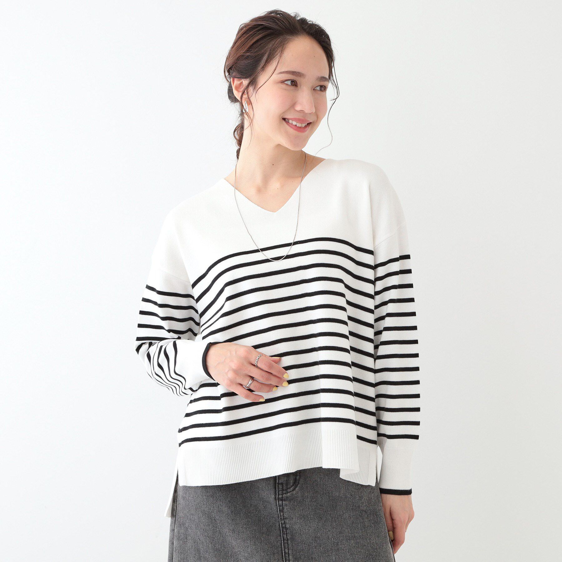 SHOO･LA･RUE「【洗える/S-LL】お顔周りすっきり 優しい肌触りのVネックニット」|ニット・セーター|