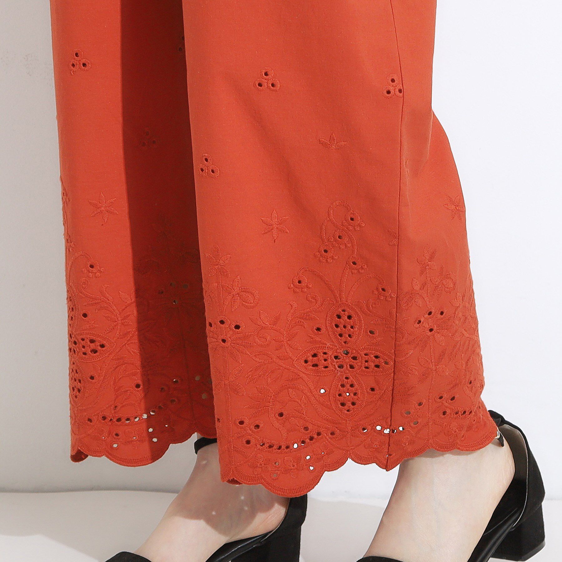 SHOO･LA･RUE「【S-LL】華やかさをプラスする 裾刺繍ストレートパンツ」|その他|