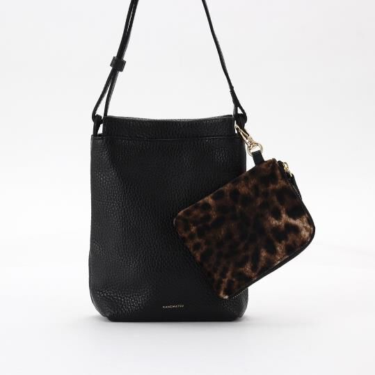 銀座かねまつ「S22451OTH　【本革】ミニショルダーバッグ」|ポーチ|ブラック&times;３色コンビ