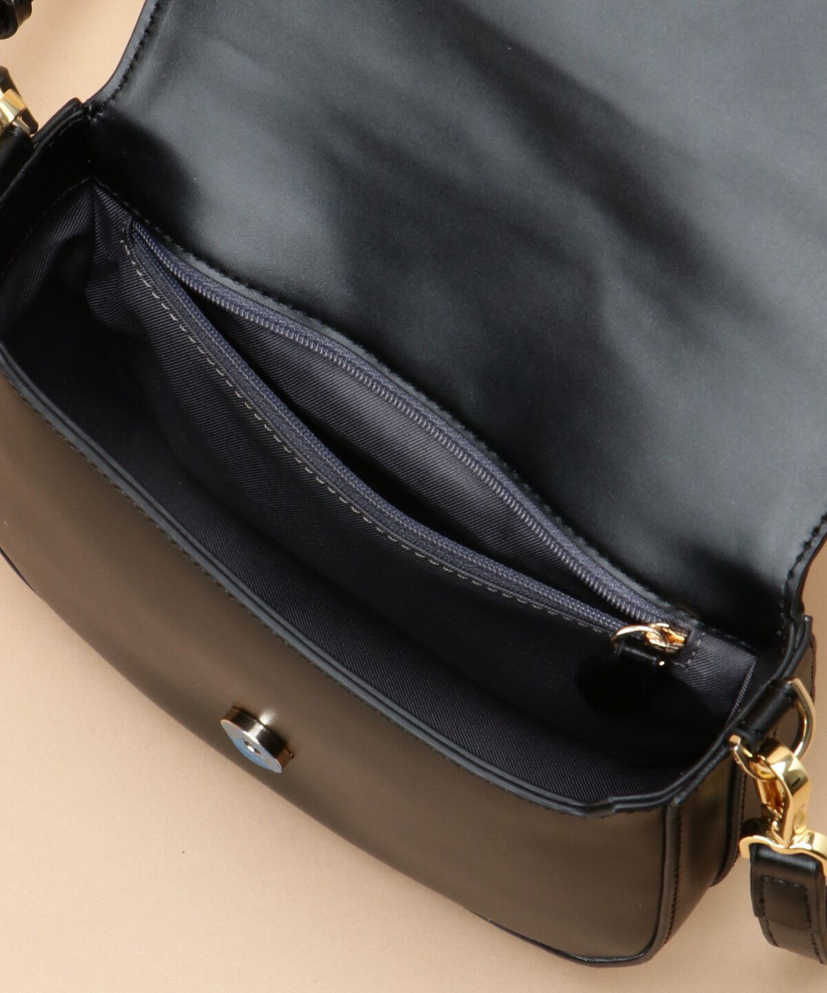 Samantha Thavasa「フラワーカット ショルダーバッグ」|ショルダー・メッセンジャー|