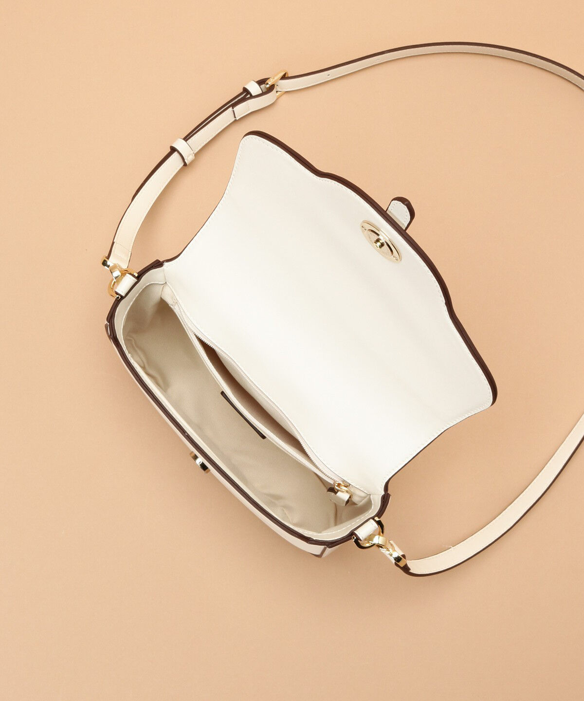 Samantha Thavasa「フラワーカット ショルダーバッグ」|ショルダー・メッセンジャー|