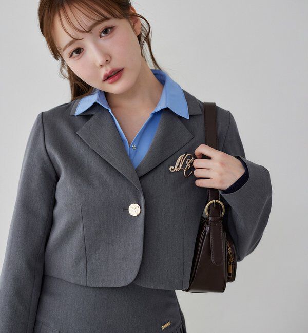  「【WEB限定リバイバル】ブローチ付きショートテーラージャケット」|テーラードジャケット|チャコールグレー