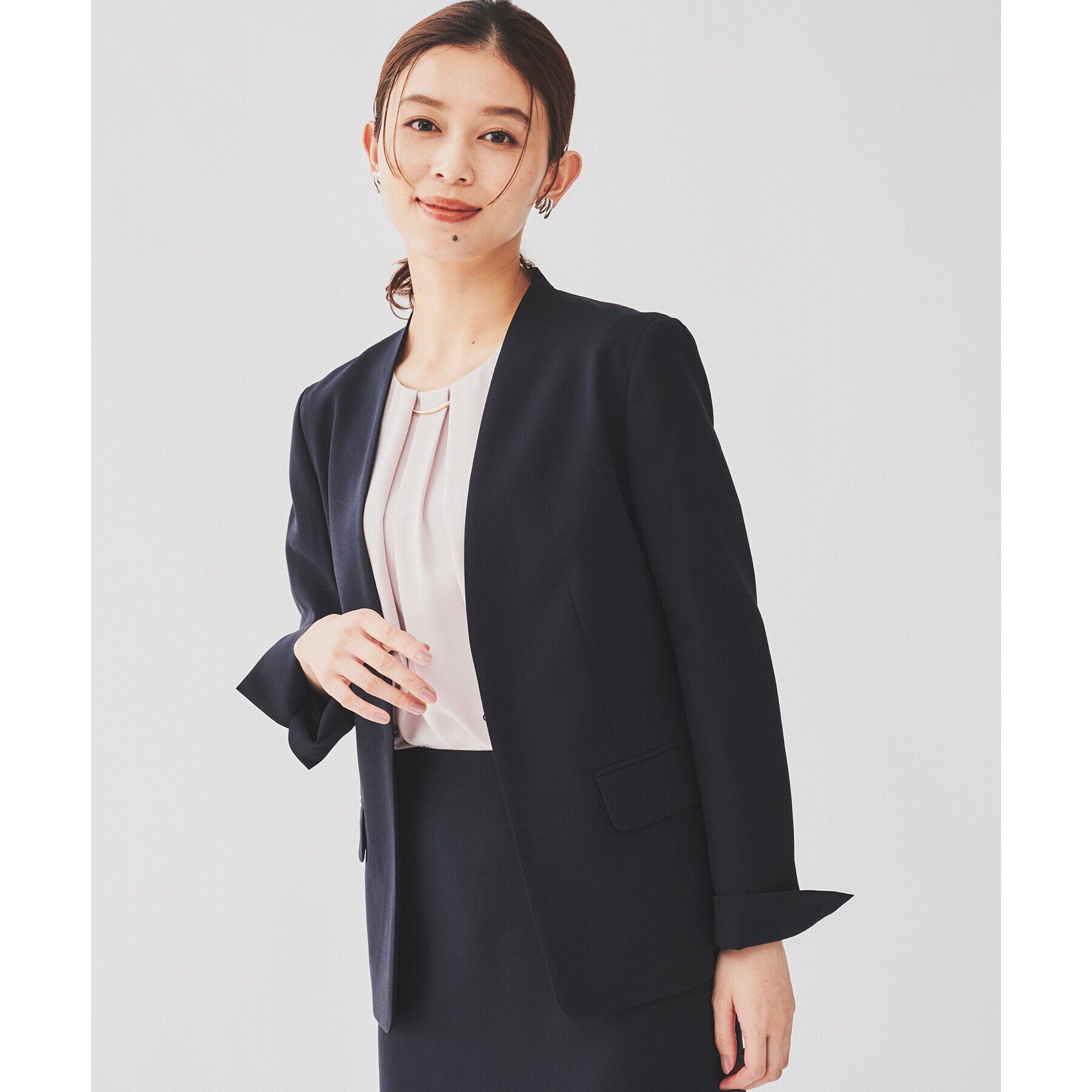 UNTITLED「【通勤スーツ/入卒/セレモニー】ライトウェイト ストレッチカラーレスジャケット」|ノーカラージャケット|ブラック(019)