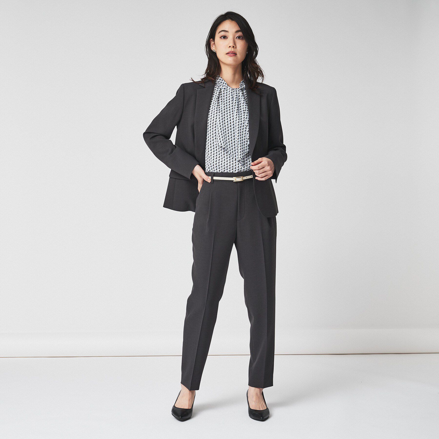 UNTITLED「【通勤スーツ/入卒/セレモニー】ライトウェイト テーパードパンツ」|その他|